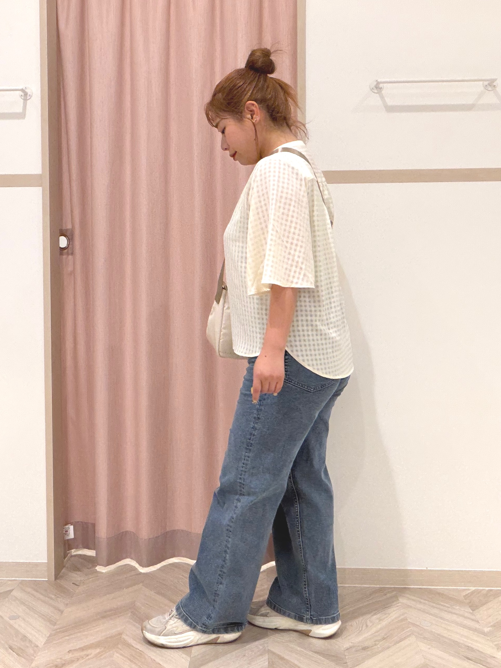 まちゃんなちゃんさんの「SHOO･LA･RUE｜【洗濯機可】スクエアネックが小顔効果に　きらきらラメタンクトップ」を使ったコーディネート