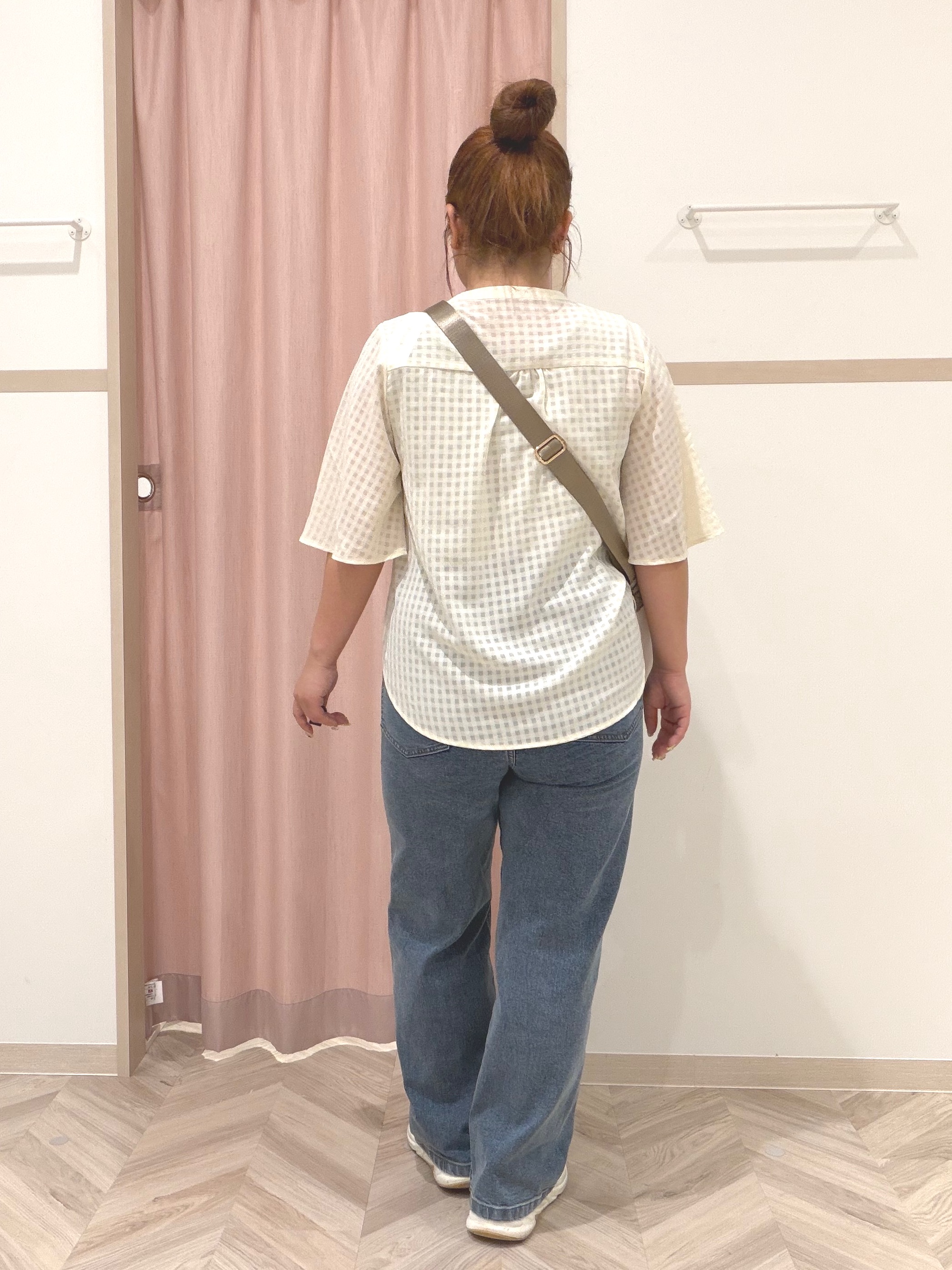 まちゃんなちゃんさんの「SHOO･LA･RUE｜【洗濯機可】スクエアネックが小顔効果に　きらきらラメタンクトップ」を使ったコーディネート