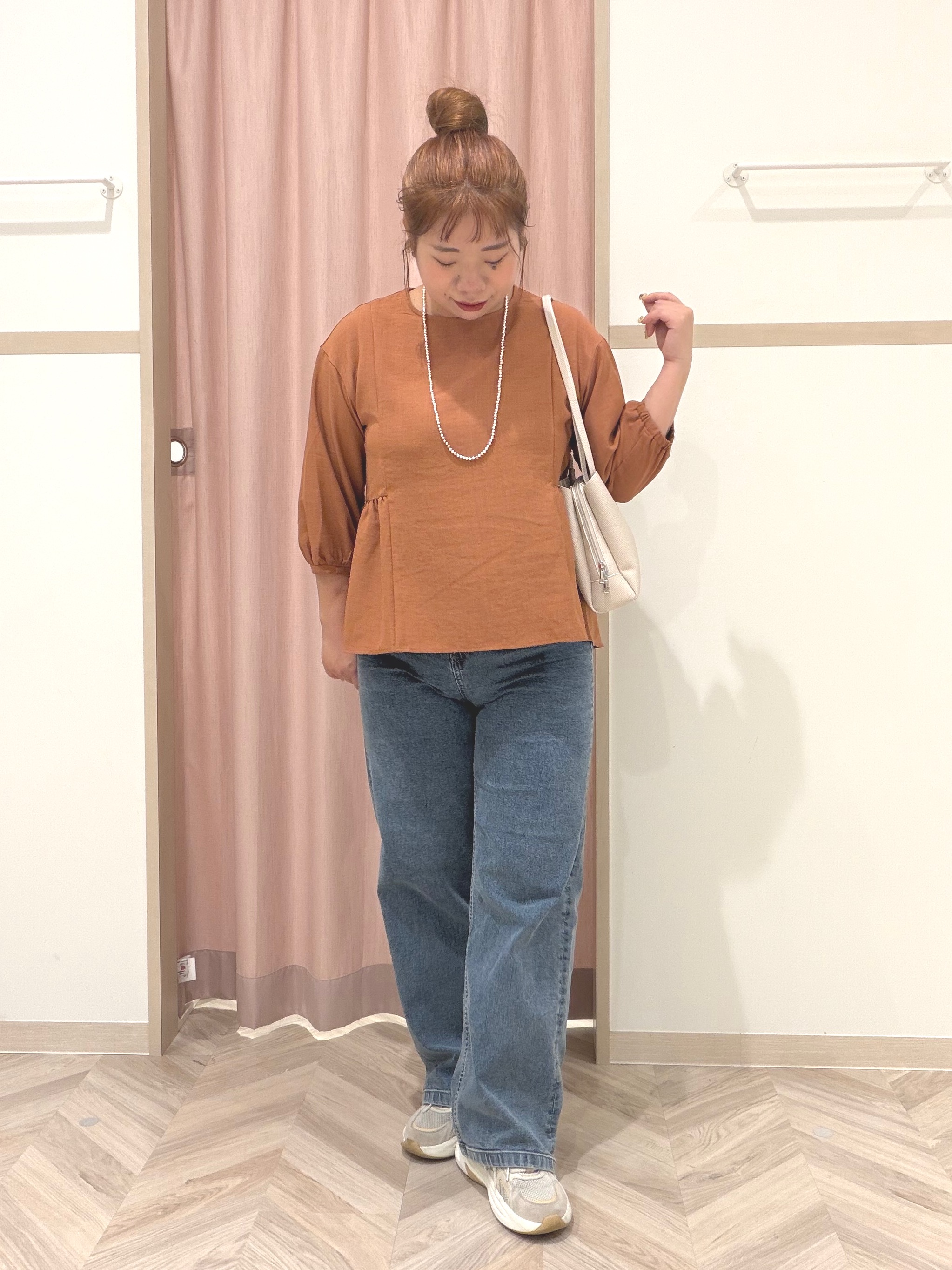 まちゃんなちゃんさんの「SHOO･LA･RUE｜【S-LL/洗濯機可/体型カバー】サイドギャザーで後ろも魅せる 7分袖ペプラムブラウス」を使ったコーディネート
