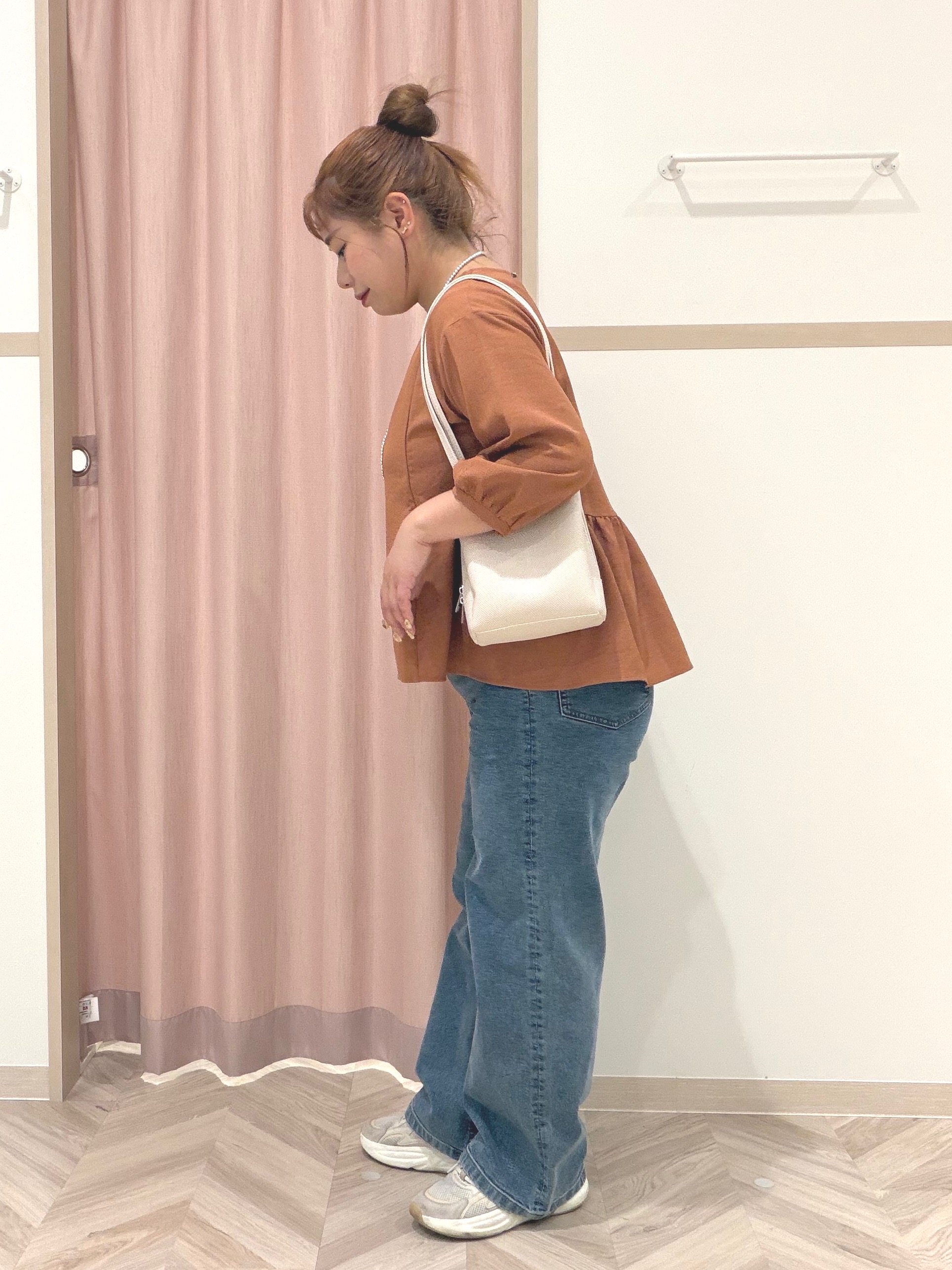 まちゃんなちゃんさんの「SHOO･LA･RUE｜【S-LL/洗濯機可/体型カバー】サイドギャザーで後ろも魅せる 7分袖ペプラムブラウス」を使ったコーディネート