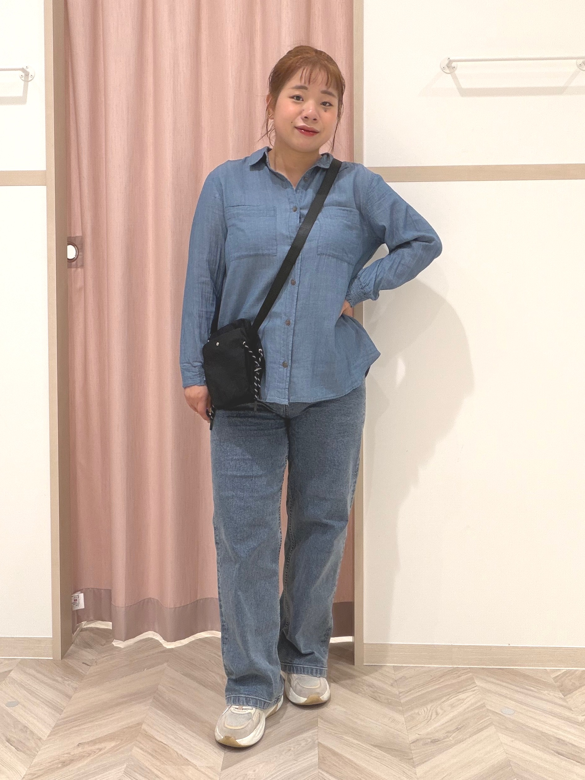 まちゃんなちゃんさんの「SHOO･LA･RUE｜【洗濯機可】スクエアネックが小顔効果に　きらきらラメタンクトップ」を使ったコーディネート