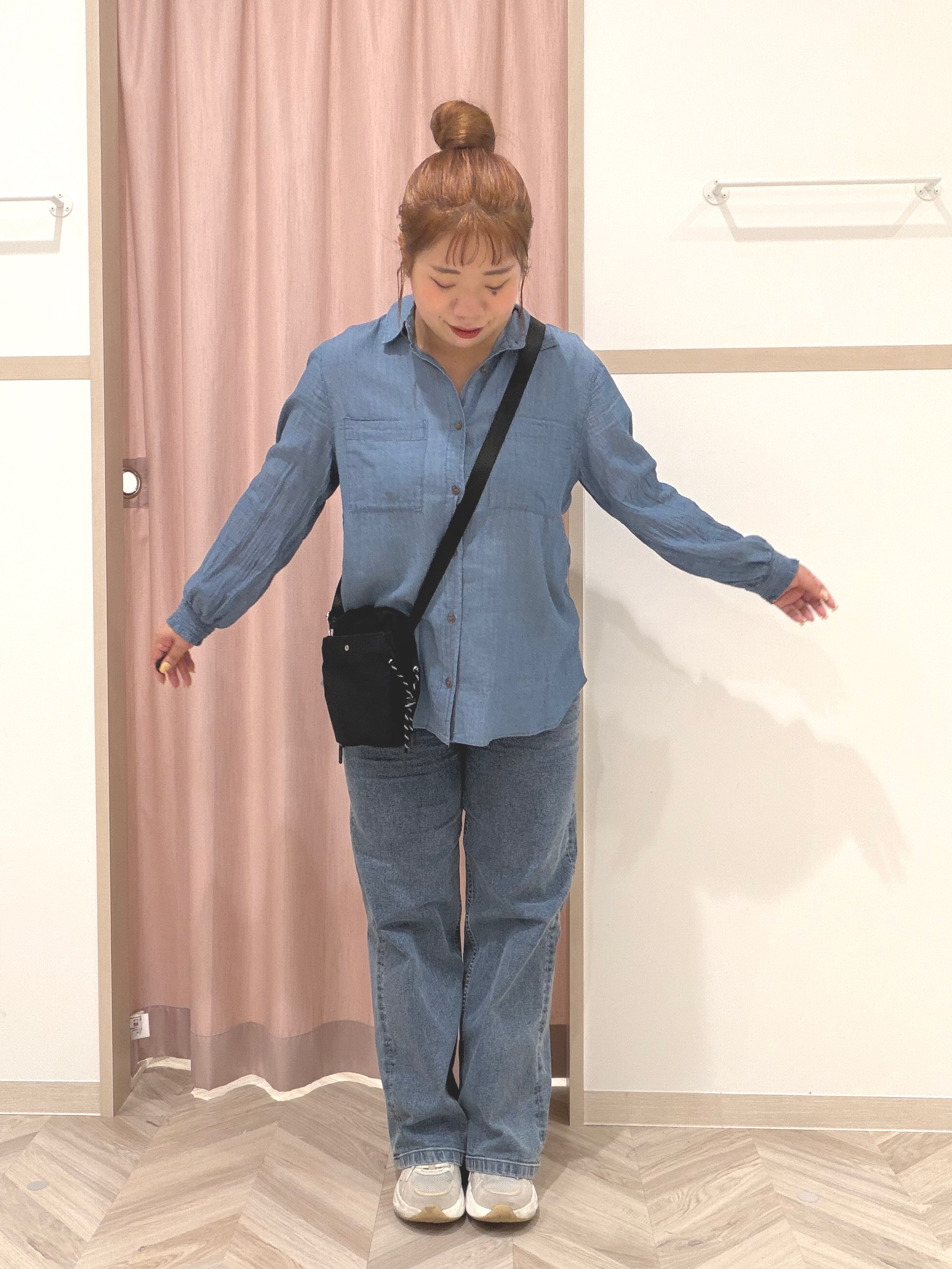 まちゃんなちゃんさんの「SHOO･LA･RUE｜【洗濯機可】スクエアネックが小顔効果に　きらきらラメタンクトップ」を使ったコーディネート