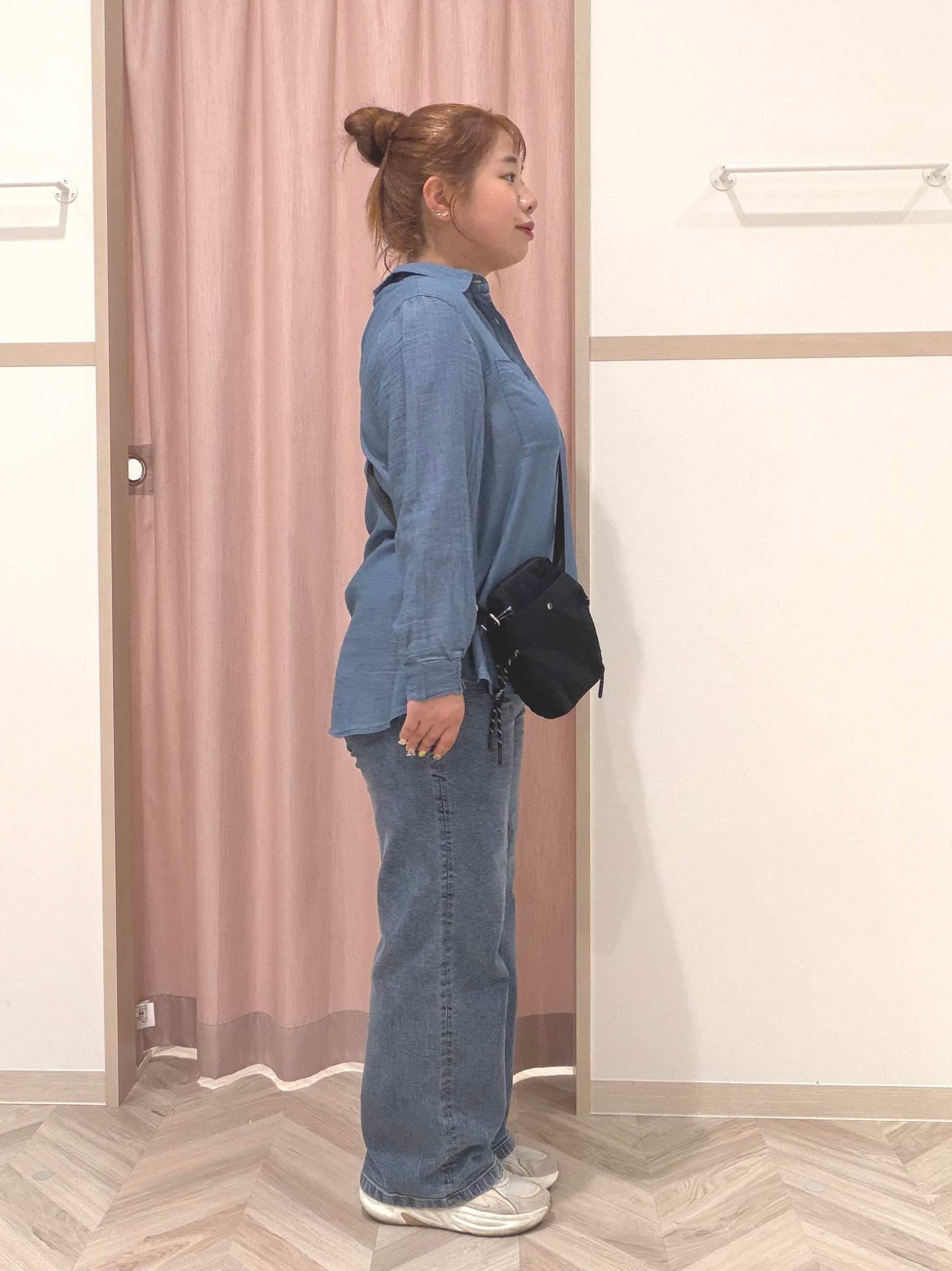 まちゃんなちゃんさんの「SHOO･LA･RUE｜【洗濯機可】スクエアネックが小顔効果に　きらきらラメタンクトップ」を使ったコーディネート