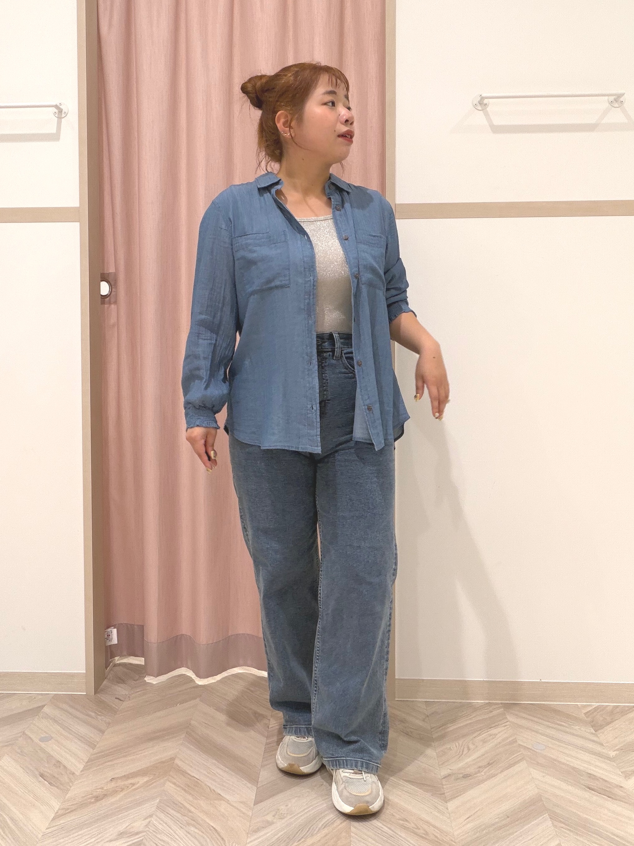 まちゃんなちゃんさんの「SHOO･LA･RUE｜【洗濯機可】スクエアネックが小顔効果に　きらきらラメタンクトップ」を使ったコーディネート