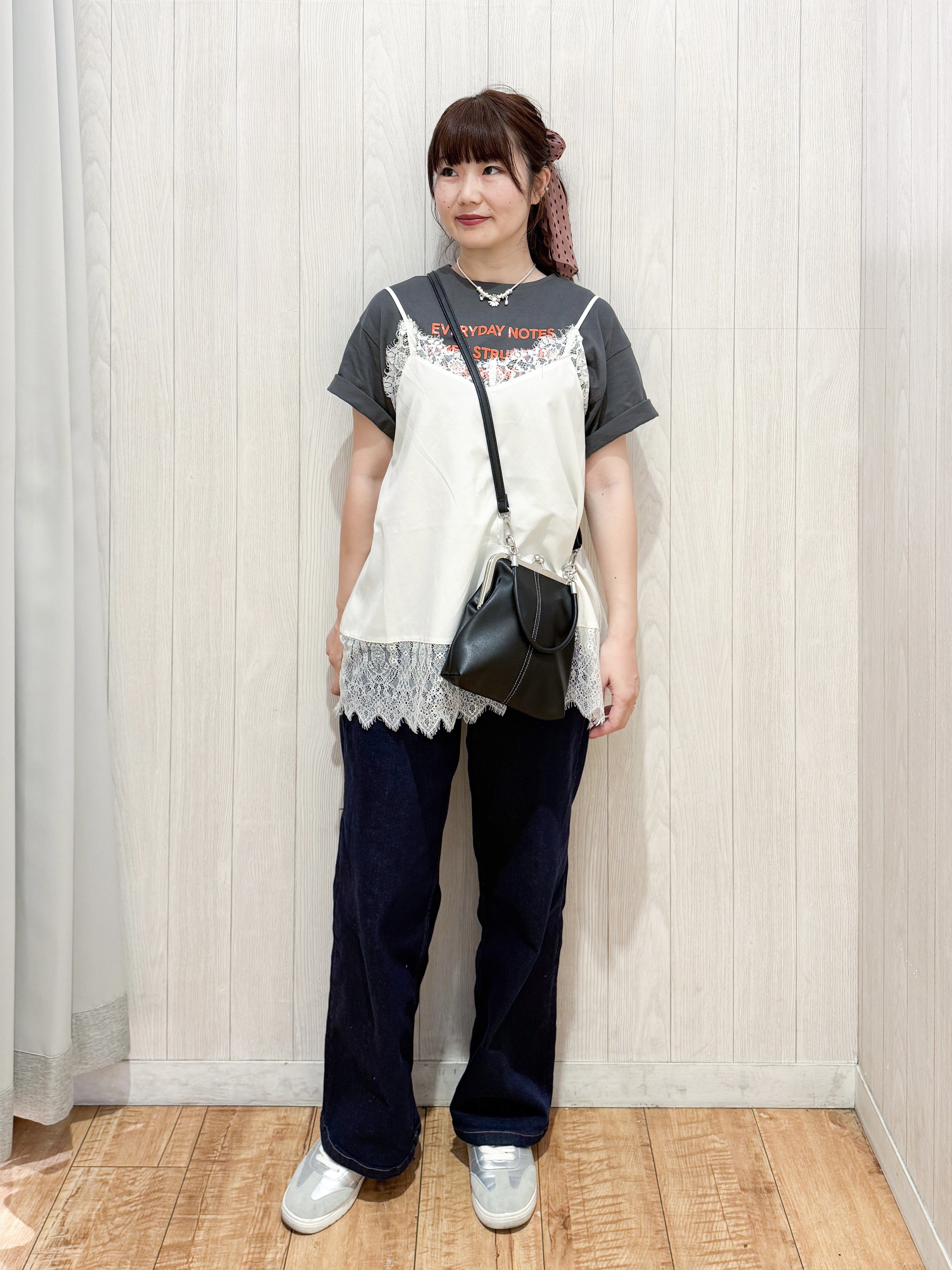 愛さんの「SHOO･LA･RUE｜【洗濯機可/S-LL】体型カバーしながらこなれ見え。レース付きキャミソール」を使ったコーディネート