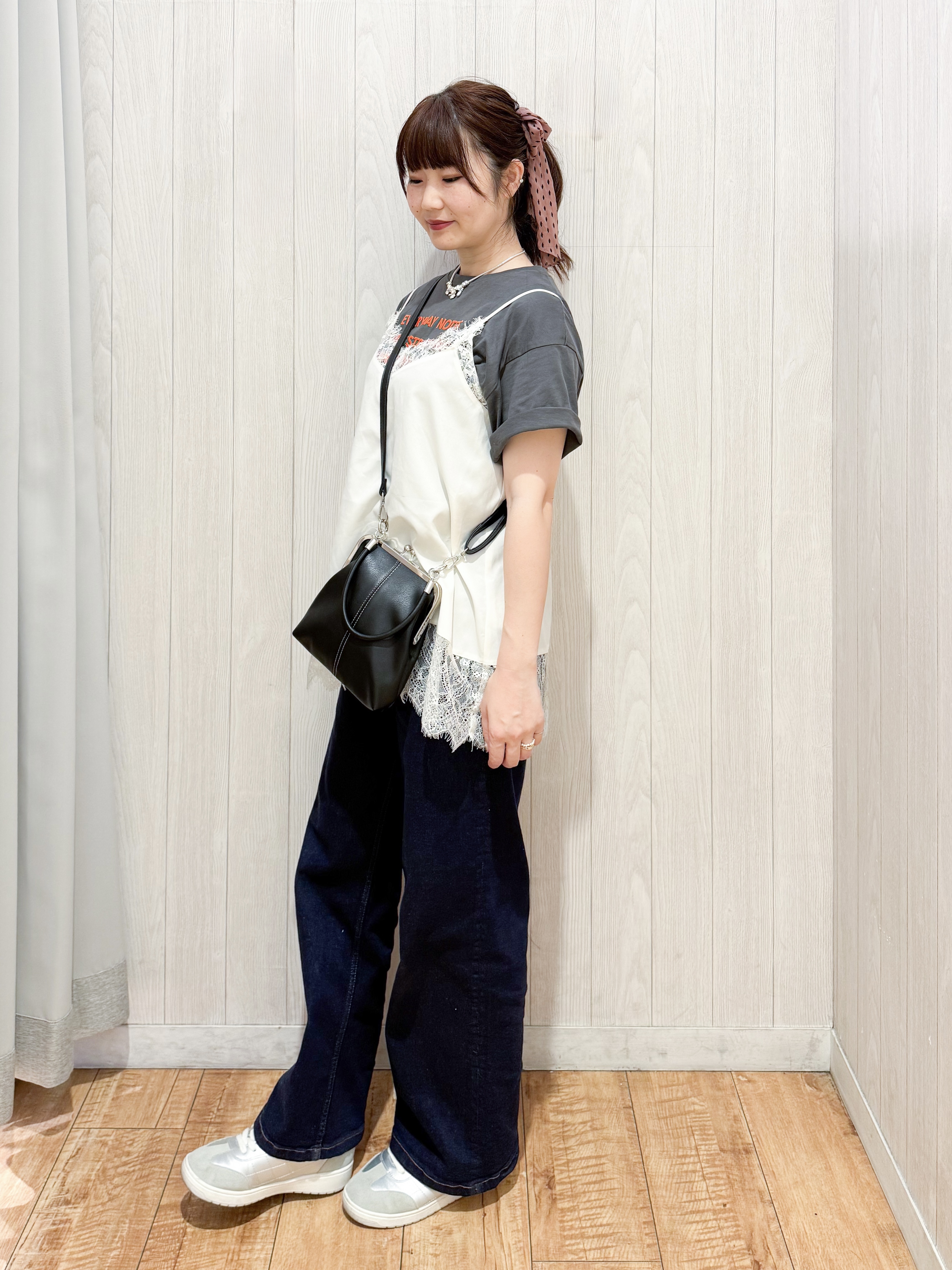 愛さんの「SHOO･LA･RUE｜【洗濯機可/S-LL】体型カバーしながらこなれ見え。レース付きキャミソール」を使ったコーディネート