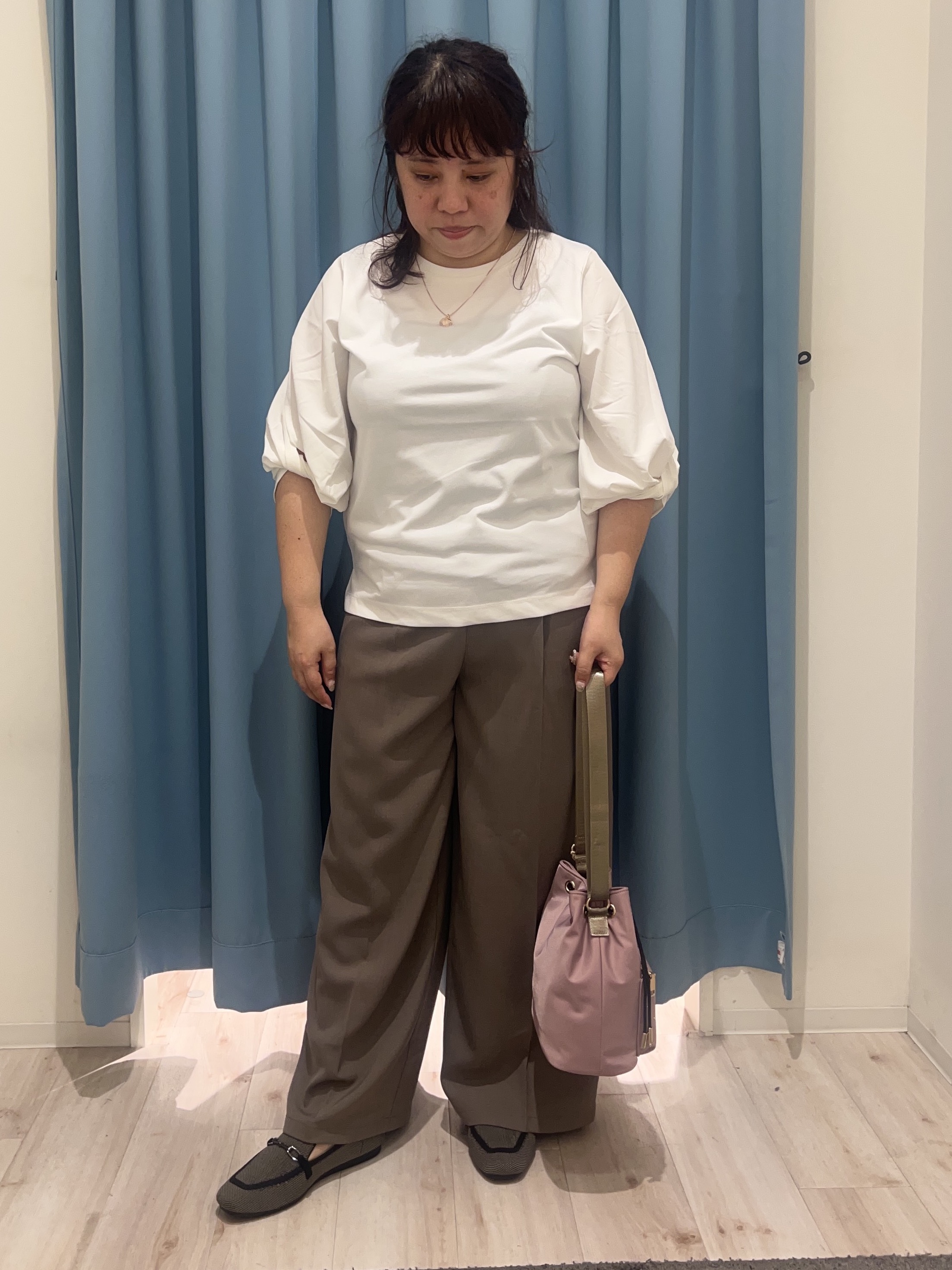 くーさんの「SHOO･LA･RUE｜【S-LL/洗濯機可/二の腕カバー】楽に上品見え ツイストスリーブトップス」を使ったコーディネート