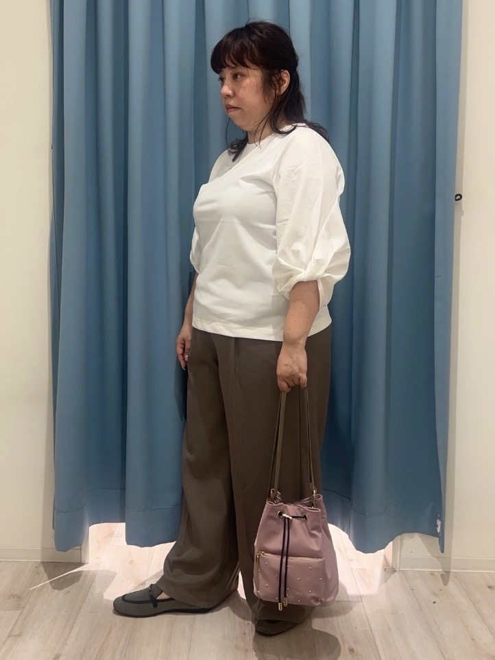 くーさんの「SHOO･LA･RUE｜【S-LL/洗濯機可/二の腕カバー】楽に上品見え ツイストスリーブトップス」を使ったコーディネート