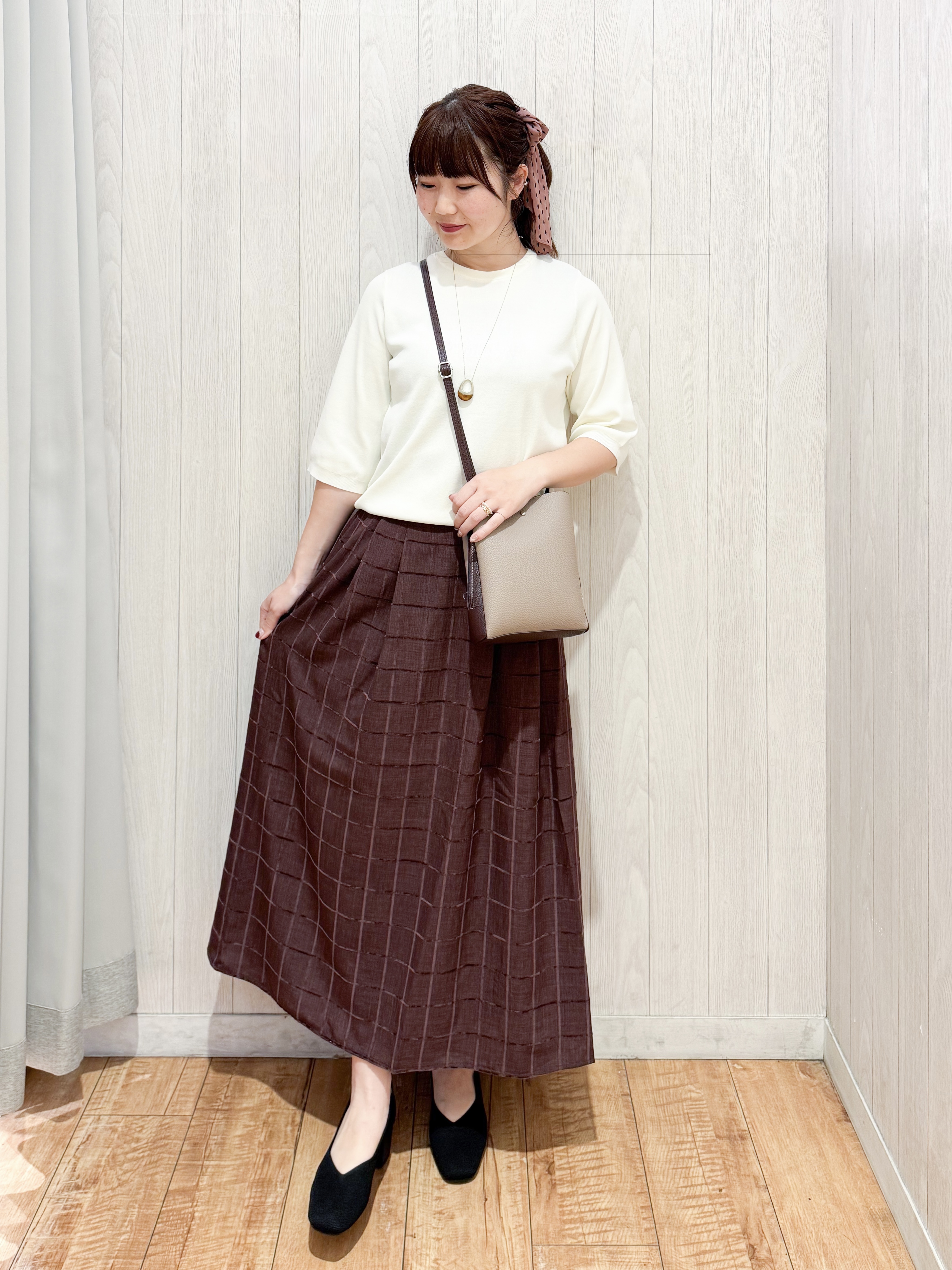 愛さんの「SHOO･LA･RUE｜【ガンガン洗える/ひんやり/UV/毛玉になりにくい】二の腕見せない 5分袖ニット」を使ったコーディネート