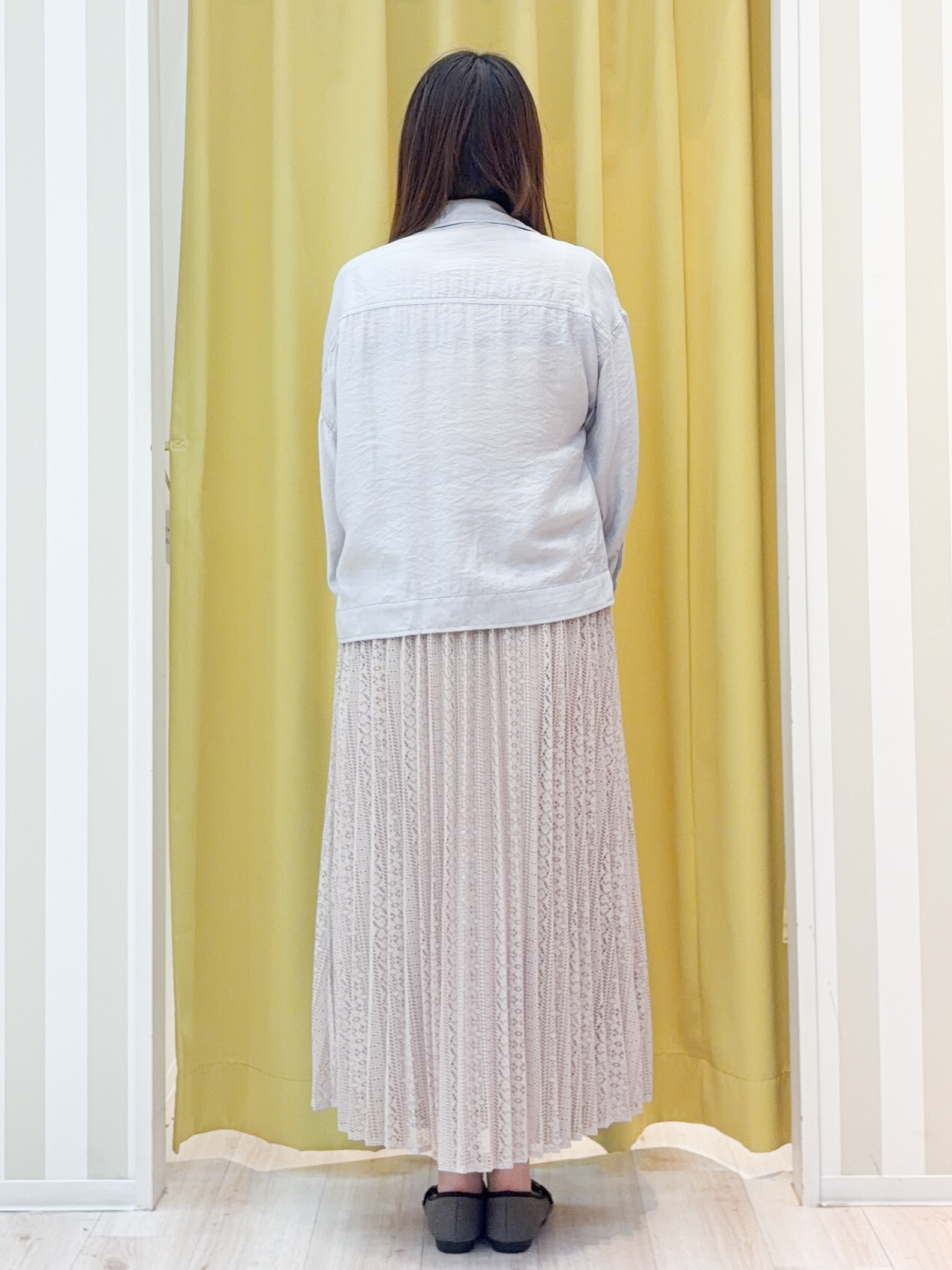 shioriさんの「SHOO･LA･RUE｜【S-LL/洗濯機可】Gジャン風 軽く羽織れるシアージャケット」を使ったコーディネート