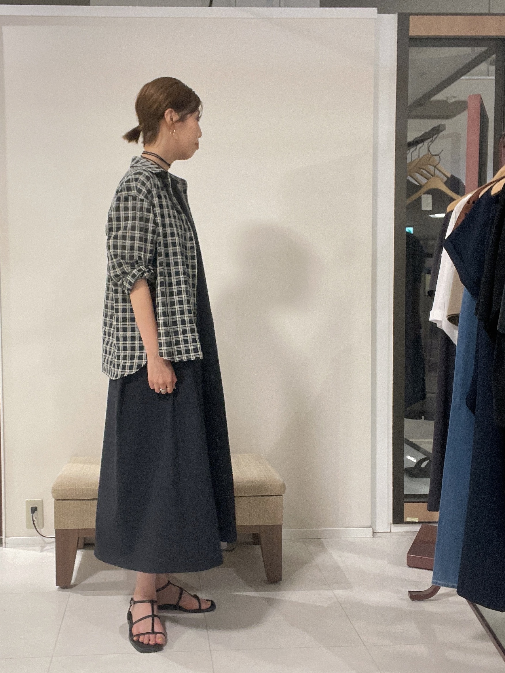 IWAMOさんの「UNTITLED｜シアーチェックシャツブラウス」を使ったコーディネート