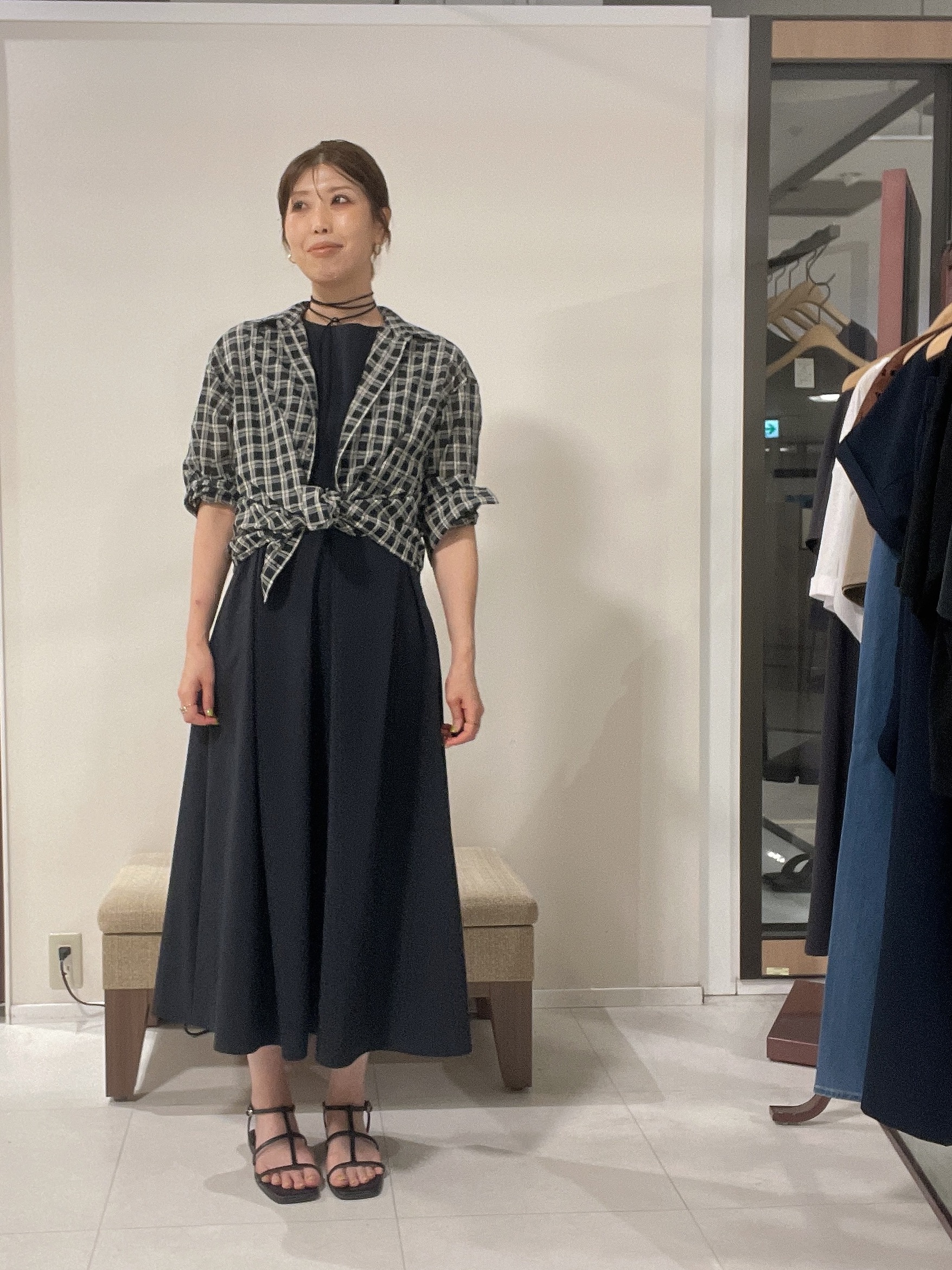 IWAMOさんの「UNTITLED｜シアーチェックシャツブラウス」を使ったコーディネート