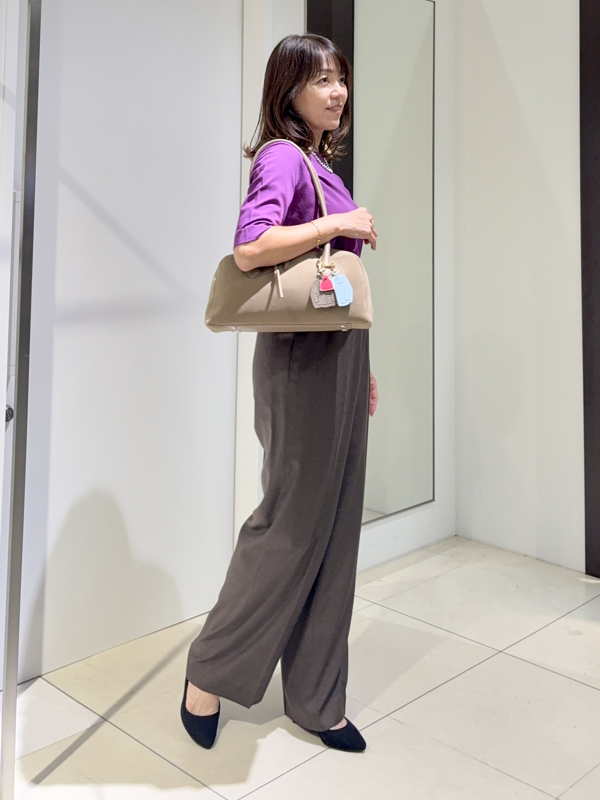 tomoさんの「UNTITLED｜【アンサンブル可/きれいめ/通勤】コンパクト5分袖ニット」を使ったコーディネート