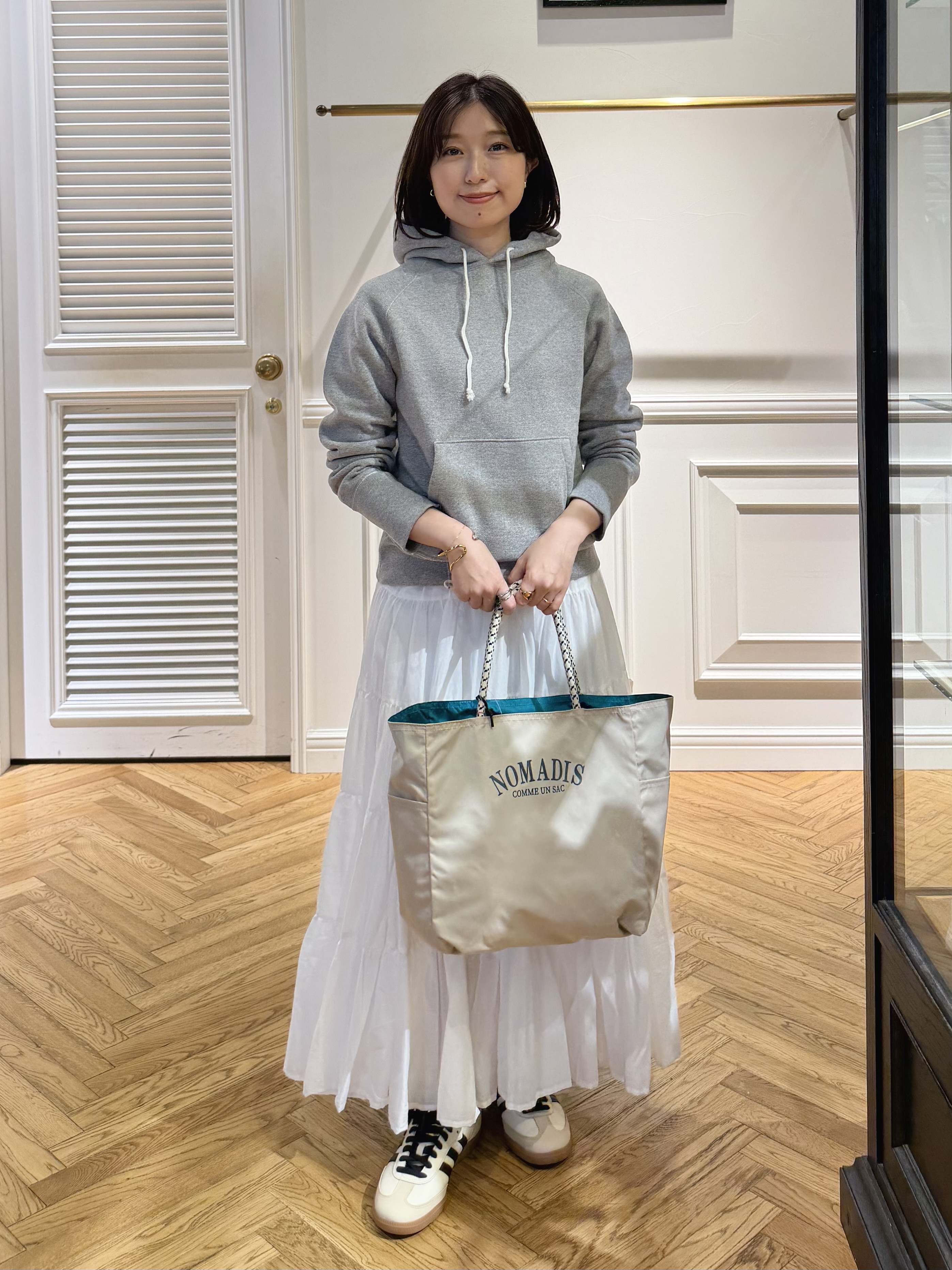 つじ まこさんの「DRESSTERIOR｜◆【DRESSTERIOR定番】【WEB限定サイズあり】吊裏毛 パーカー」を使ったコーディネート