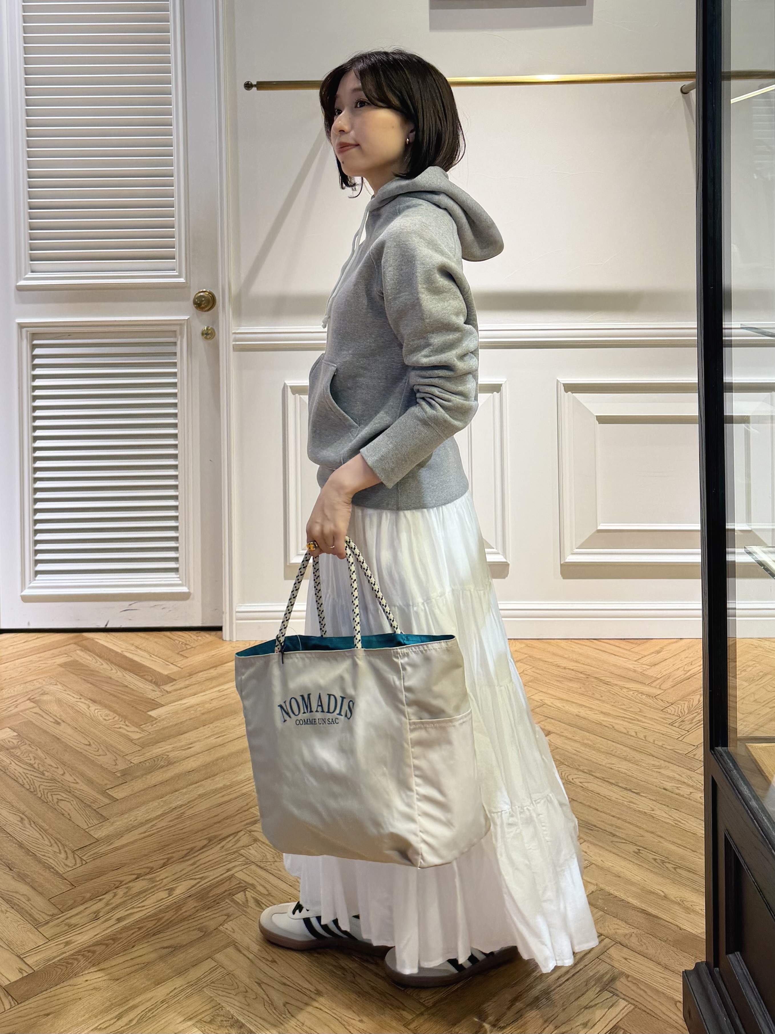 つじ まこさんの「DRESSTERIOR｜◆【DRESSTERIOR定番】【WEB限定サイズあり】吊裏毛 パーカー」を使ったコーディネート