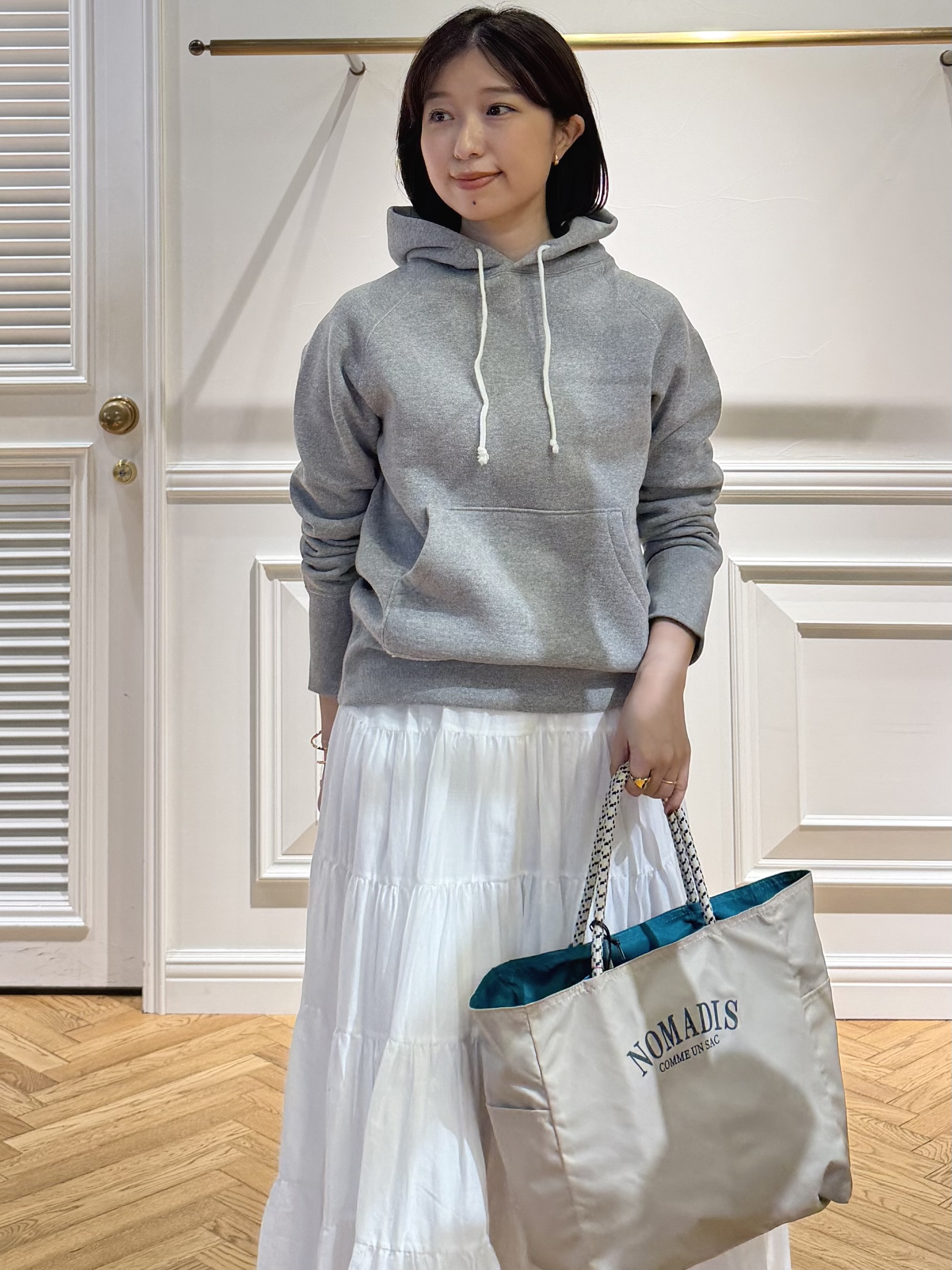 つじ まこさんの「DRESSTERIOR｜◆【DRESSTERIOR定番】【WEB限定サイズあり】吊裏毛 パーカー」を使ったコーディネート