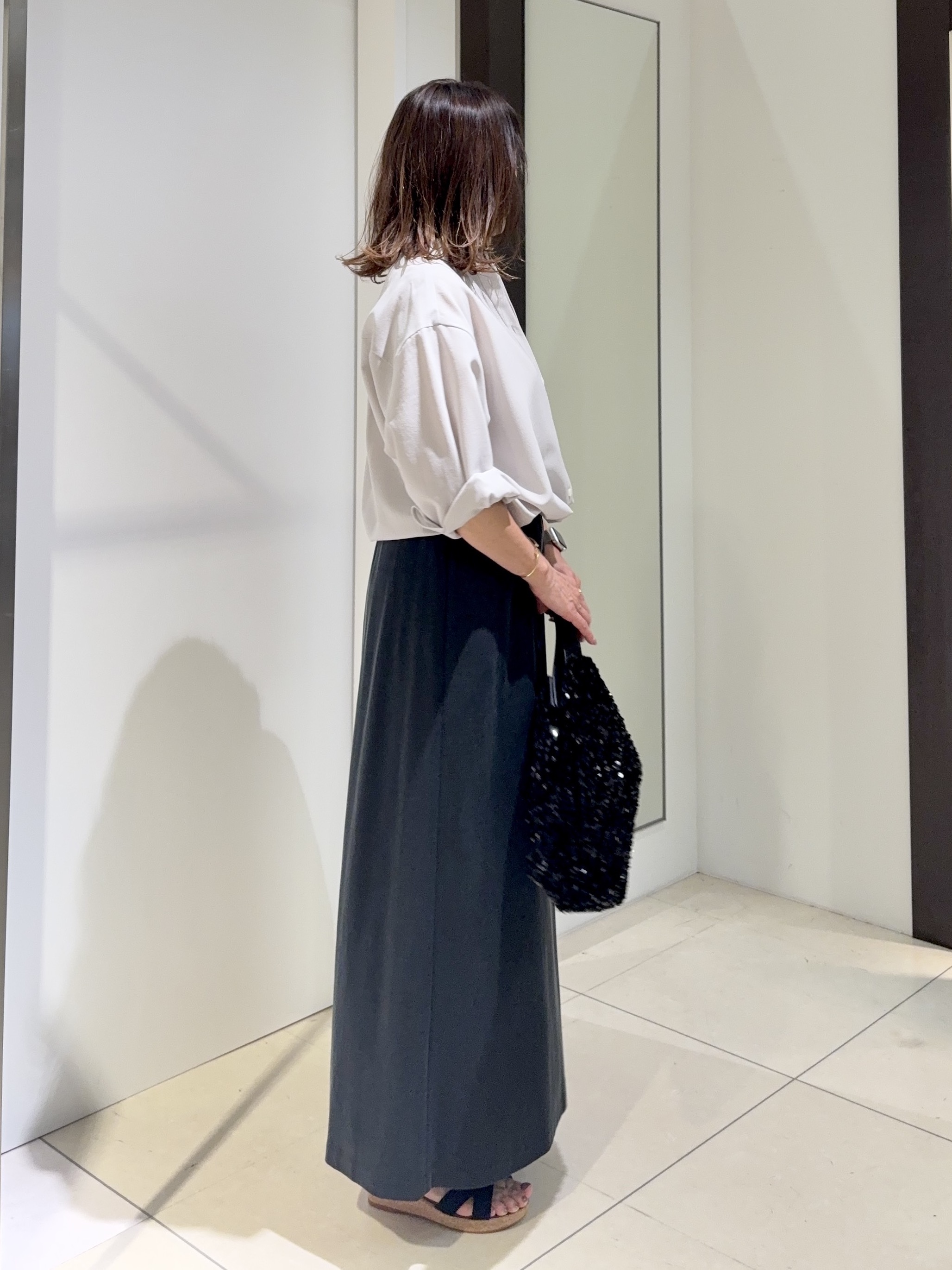 tomoさんの「UNTITLED｜【秋羽織り/セットアップ可/UVカット】エアリークールドロストシャツ」を使ったコーディネート