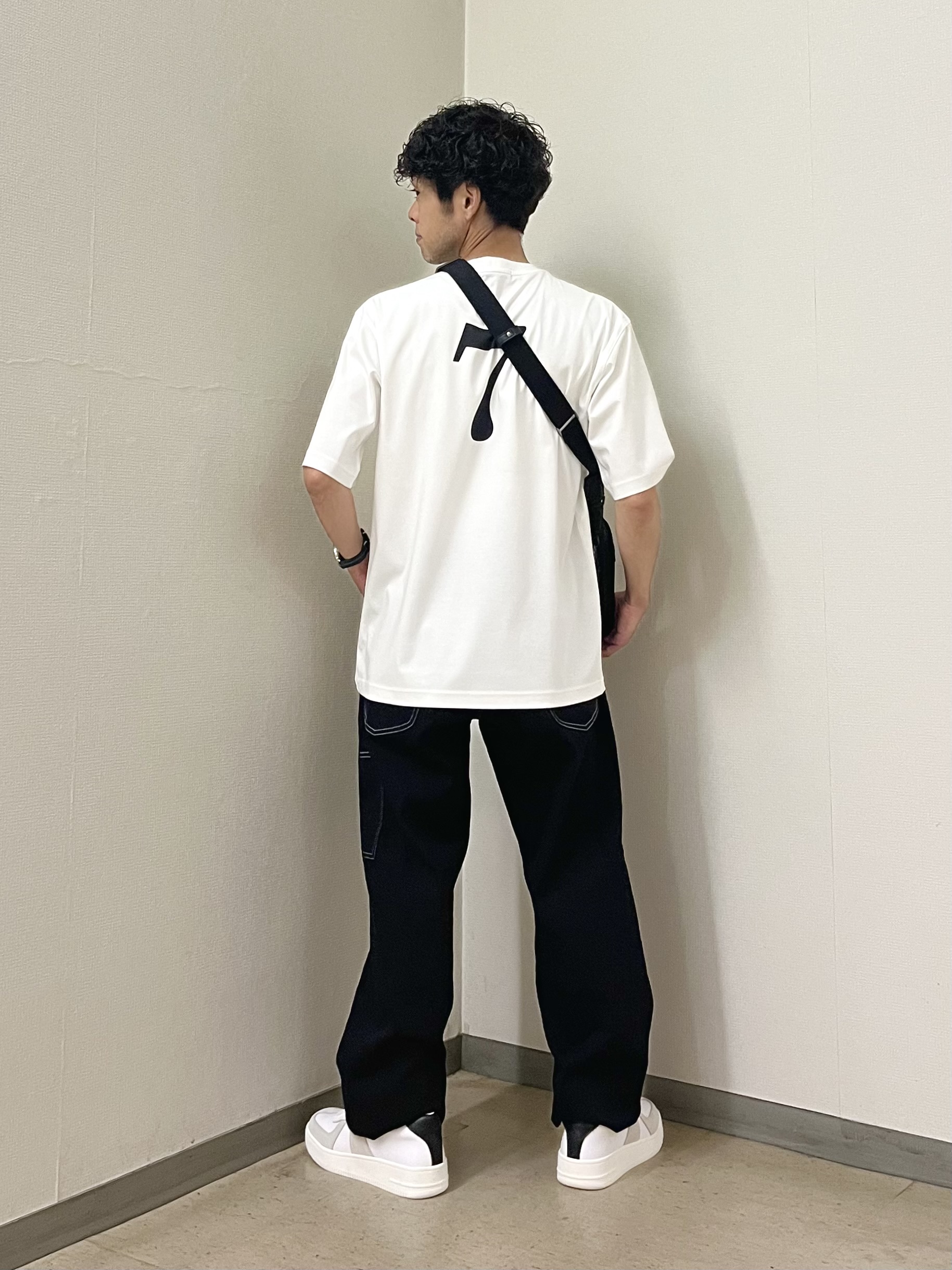 URAさんの「TAKEO KIKUCHI｜【BOWLER HAT LABEL】アイスクリアコットン ラッキーセブン 半袖Tシャツ」を使ったコーディネート