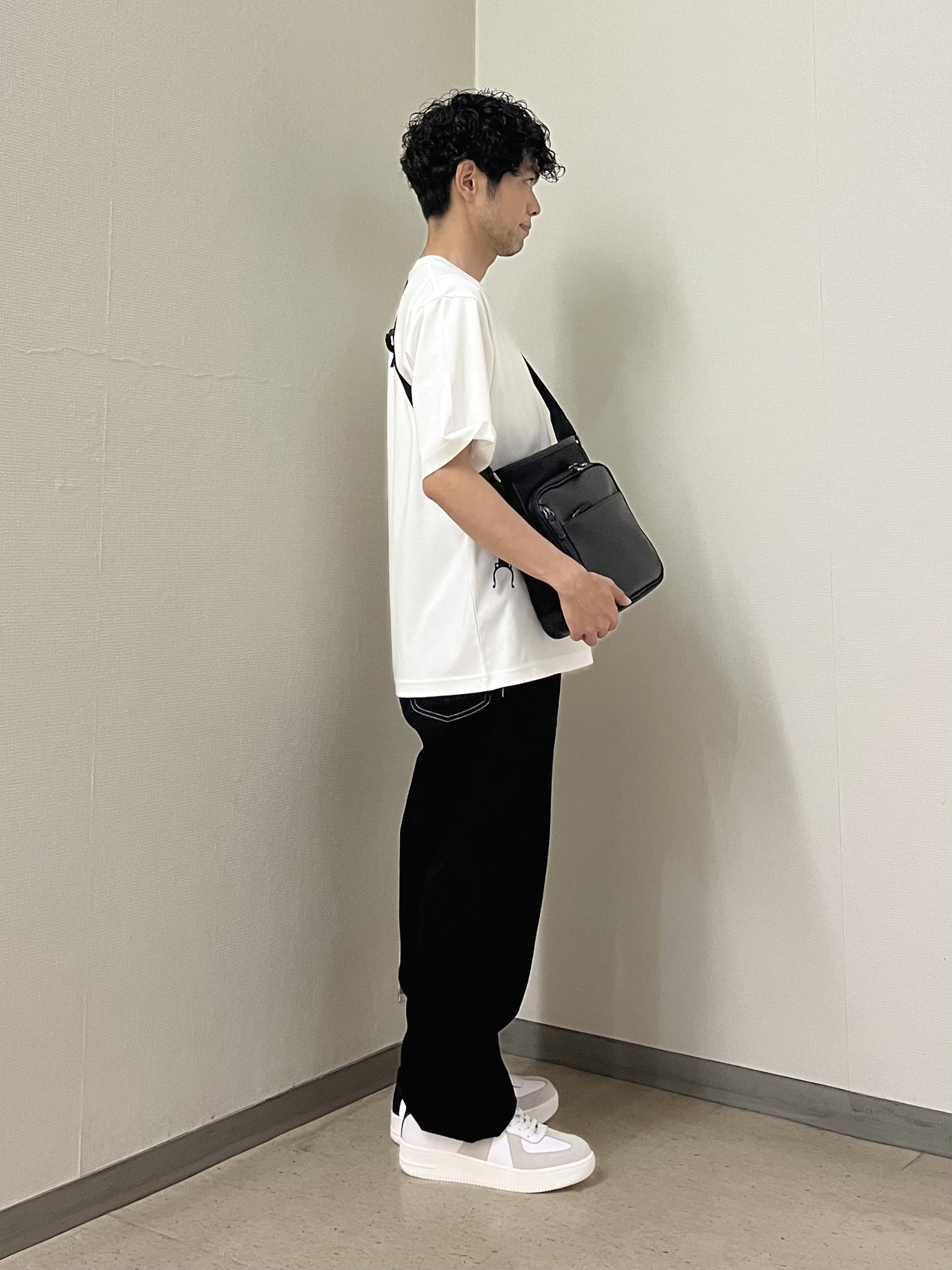 URAさんの「TAKEO KIKUCHI｜【BOWLER HAT LABEL】アイスクリアコットン ラッキーセブン 半袖Tシャツ」を使ったコーディネート