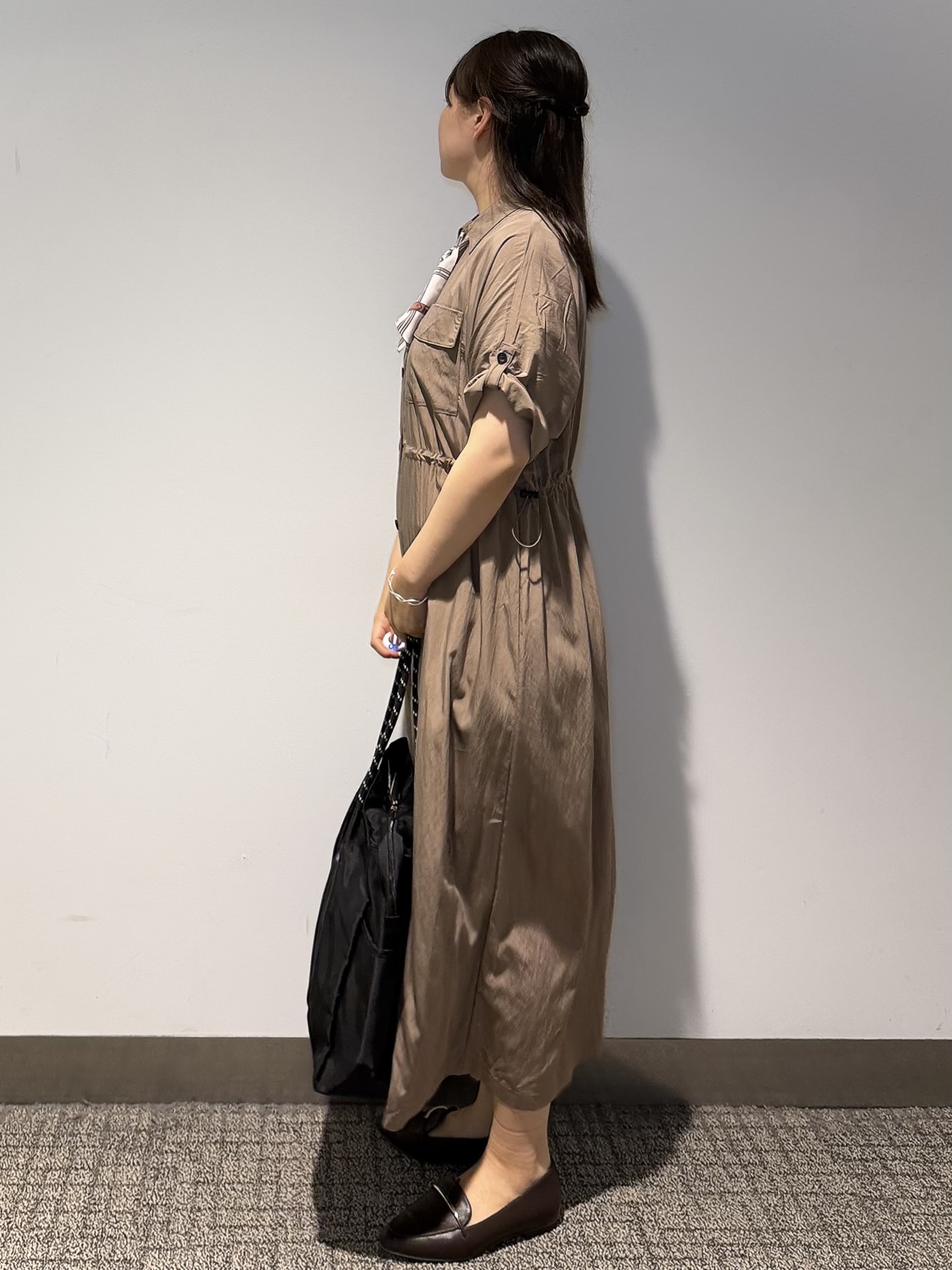 みーさんの「grove｜1枚でも羽織でも◎ ウエストドロストシャツワンピース」を使ったコーディネート