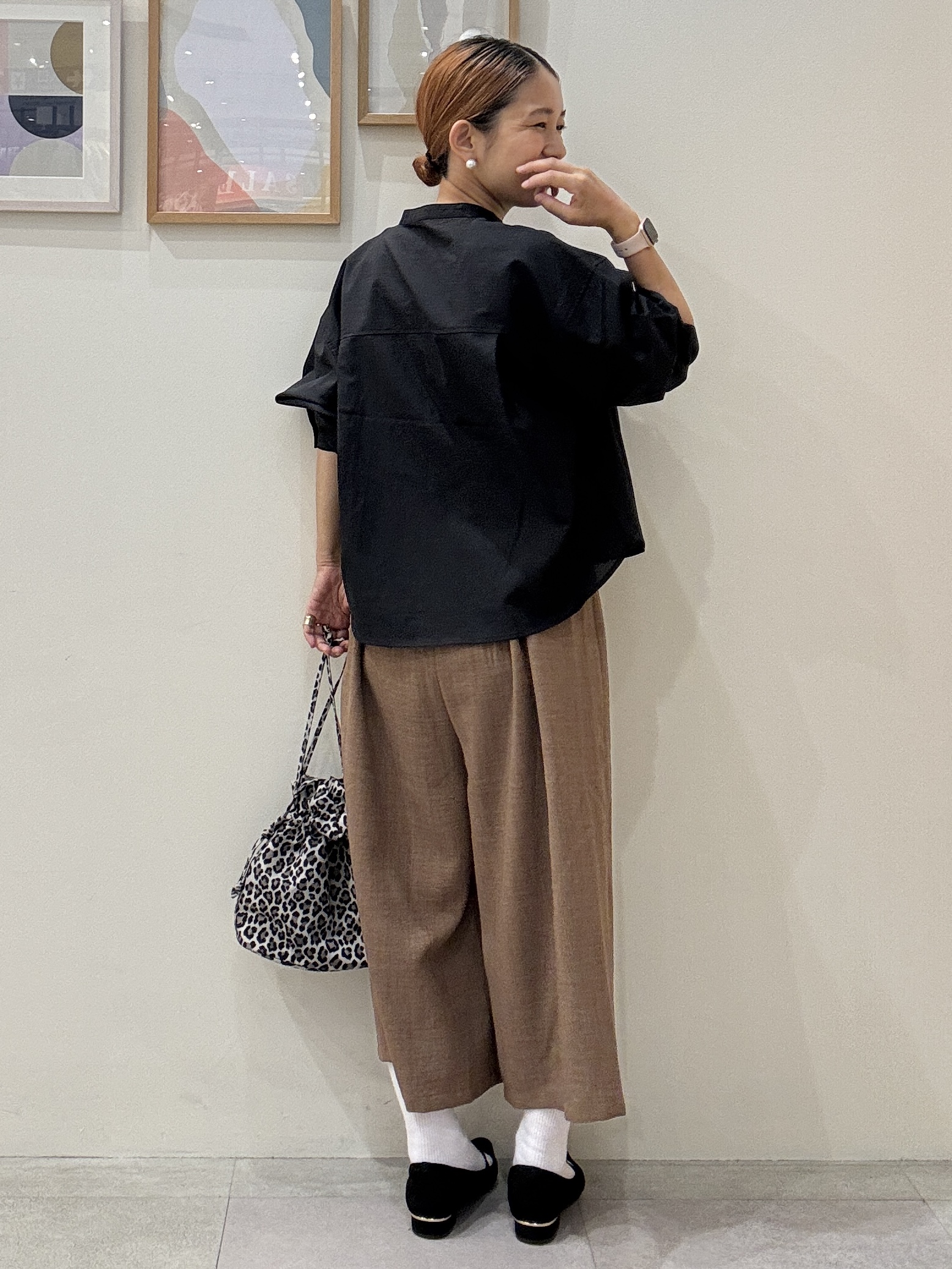 たけぴさんの「SHOO･LA･RUE｜【通気性〇/S-LL/洗濯機可】さらりと心地よい。ノーカラーシャツ」を使ったコーディネート