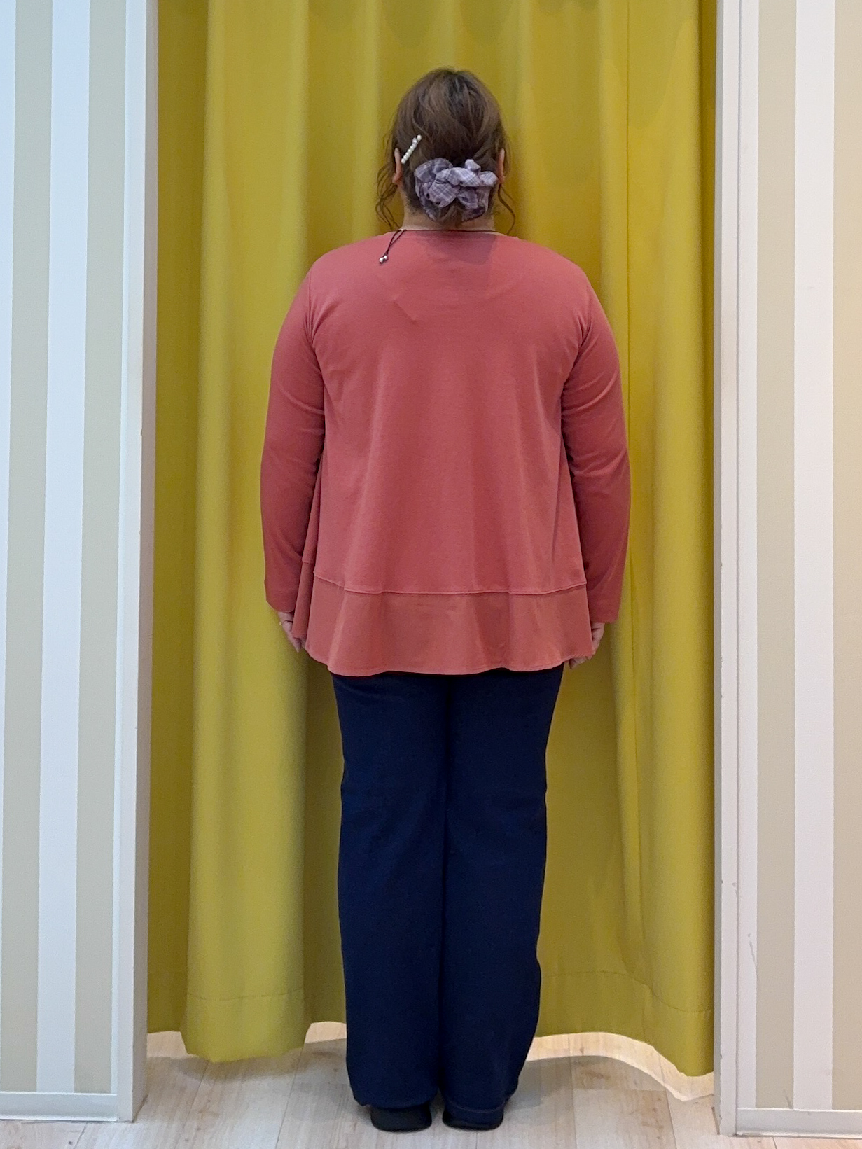 kotoさんさんの「SHOO･LA･RUE｜【洗濯機可/体型カバー】程よい透け感の ゆるシア―シャツパーカ」を使ったコーディネート
