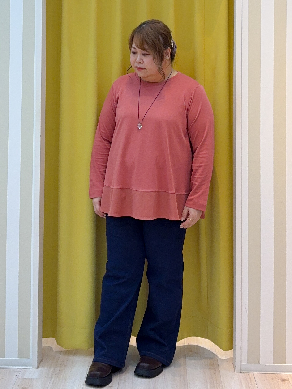 kotoさんさんの「SHOO･LA･RUE｜【洗濯機可/体型カバー】程よい透け感の ゆるシア―シャツパーカ」を使ったコーディネート