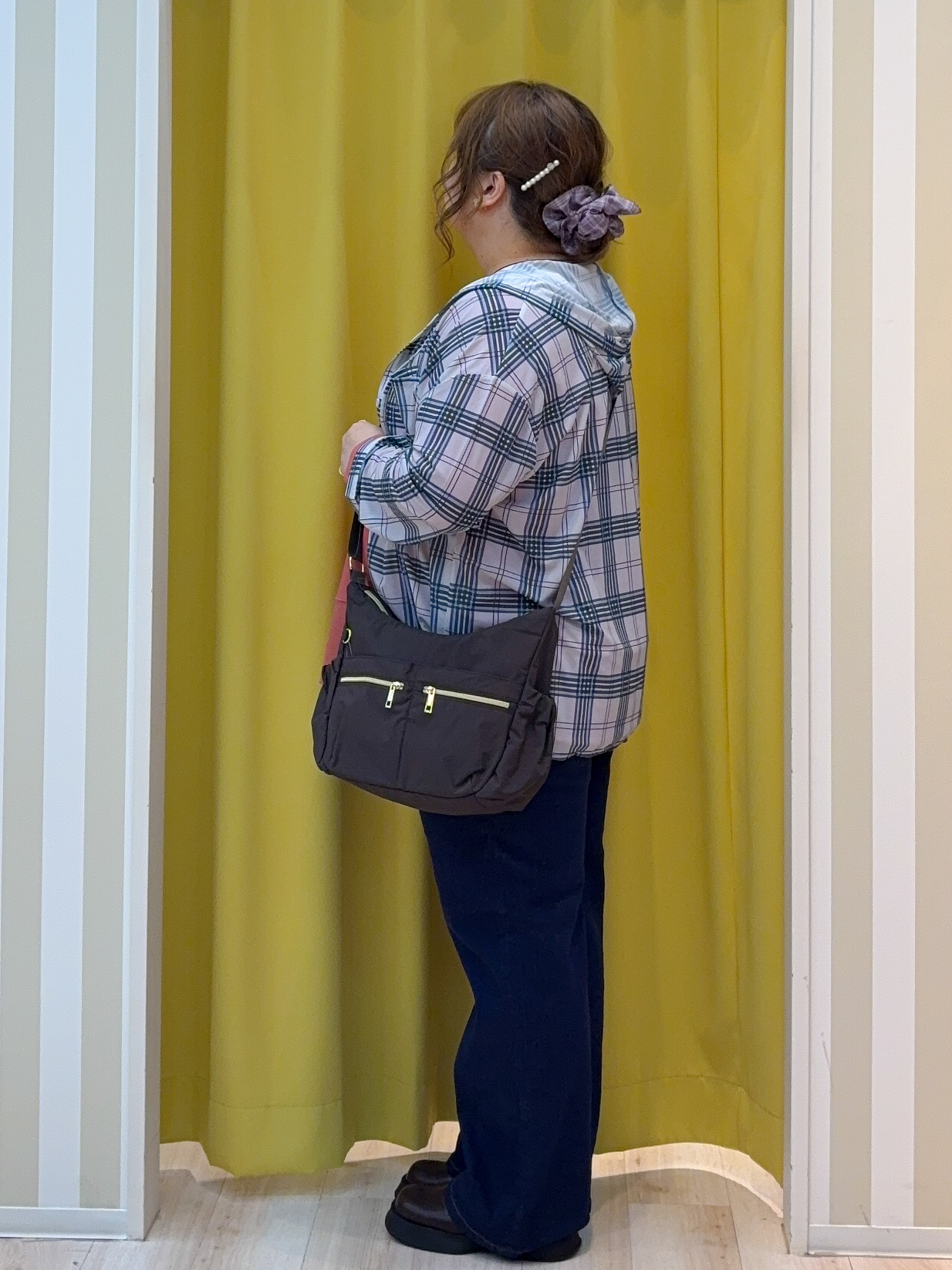 kotoさんさんの「SHOO･LA･RUE｜【洗濯機可/体型カバー】程よい透け感の ゆるシア―シャツパーカ」を使ったコーディネート