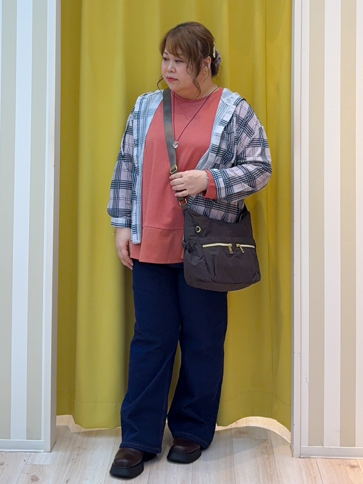 kotoさんさんの「SHOO･LA･RUE｜【洗濯機可/体型カバー】程よい透け感の ゆるシア―シャツパーカ」を使ったコーディネート