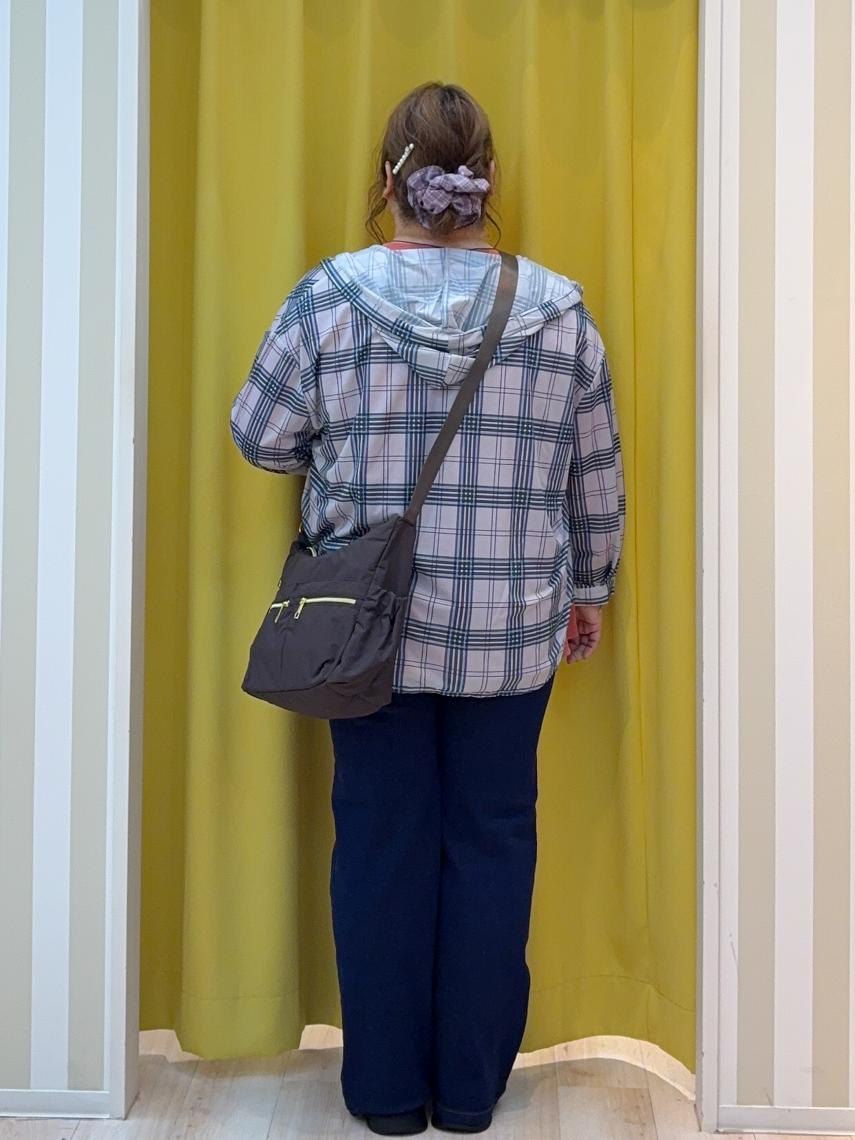 kotoさんさんの「SHOO･LA･RUE｜【洗濯機可/体型カバー】程よい透け感の ゆるシア―シャツパーカ」を使ったコーディネート