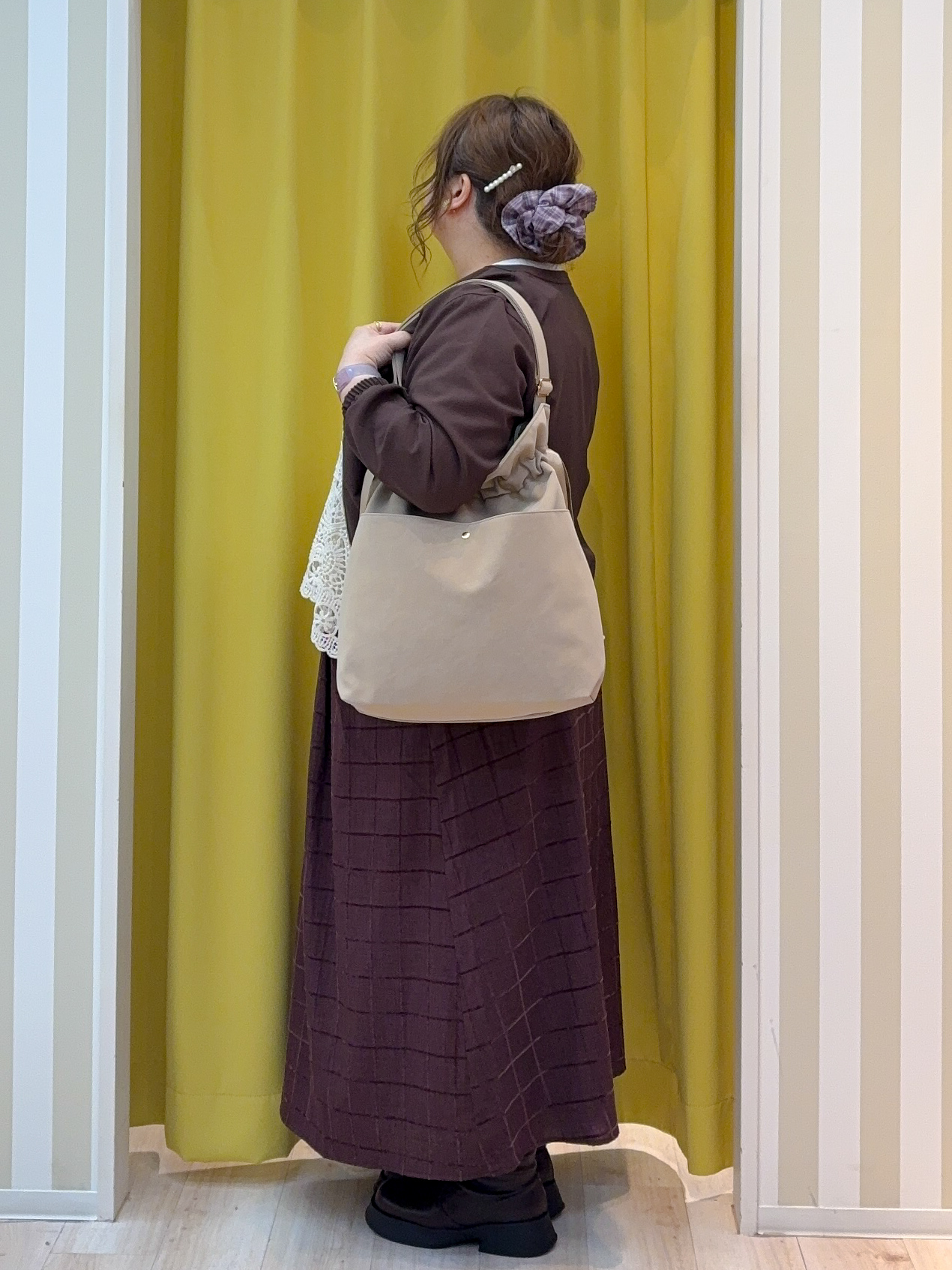 kotoさんさんの「SHOO･LA･RUE｜【洗濯後しわになりにくい/S-LL】裾ドロストフリルブルゾン」を使ったコーディネート