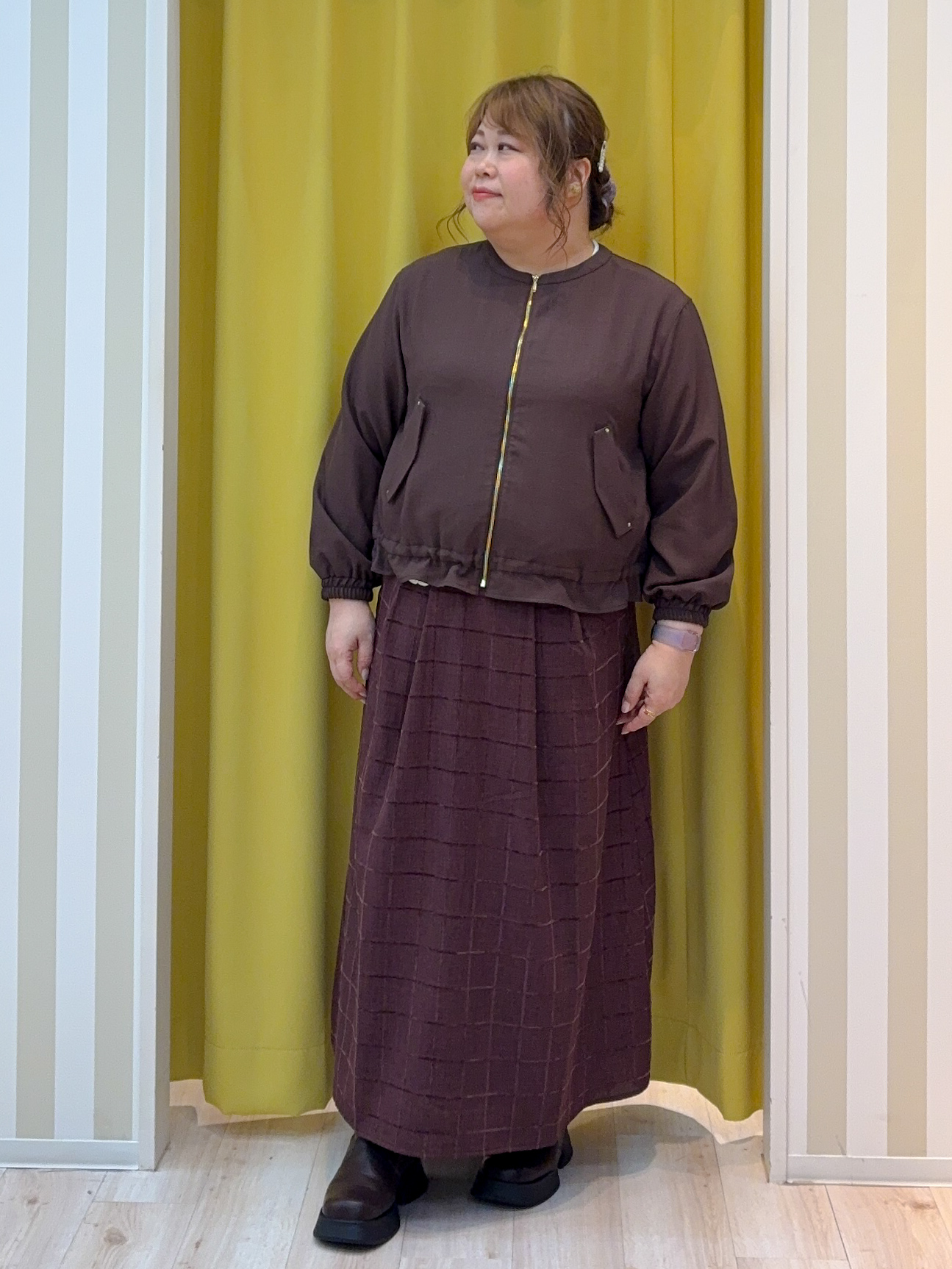 kotoさんさんの「SHOO･LA･RUE｜【洗濯後しわになりにくい/S-LL】裾ドロストフリルブルゾン」を使ったコーディネート