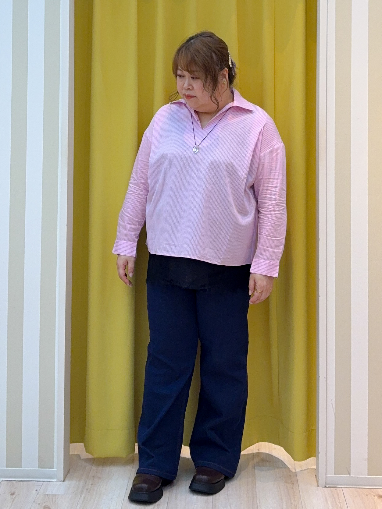 kotoさんさんの「SHOO･LA･RUE｜【洗濯機可】インせず決まるAライン ストライプスキッパーシャツ」を使ったコーディネート