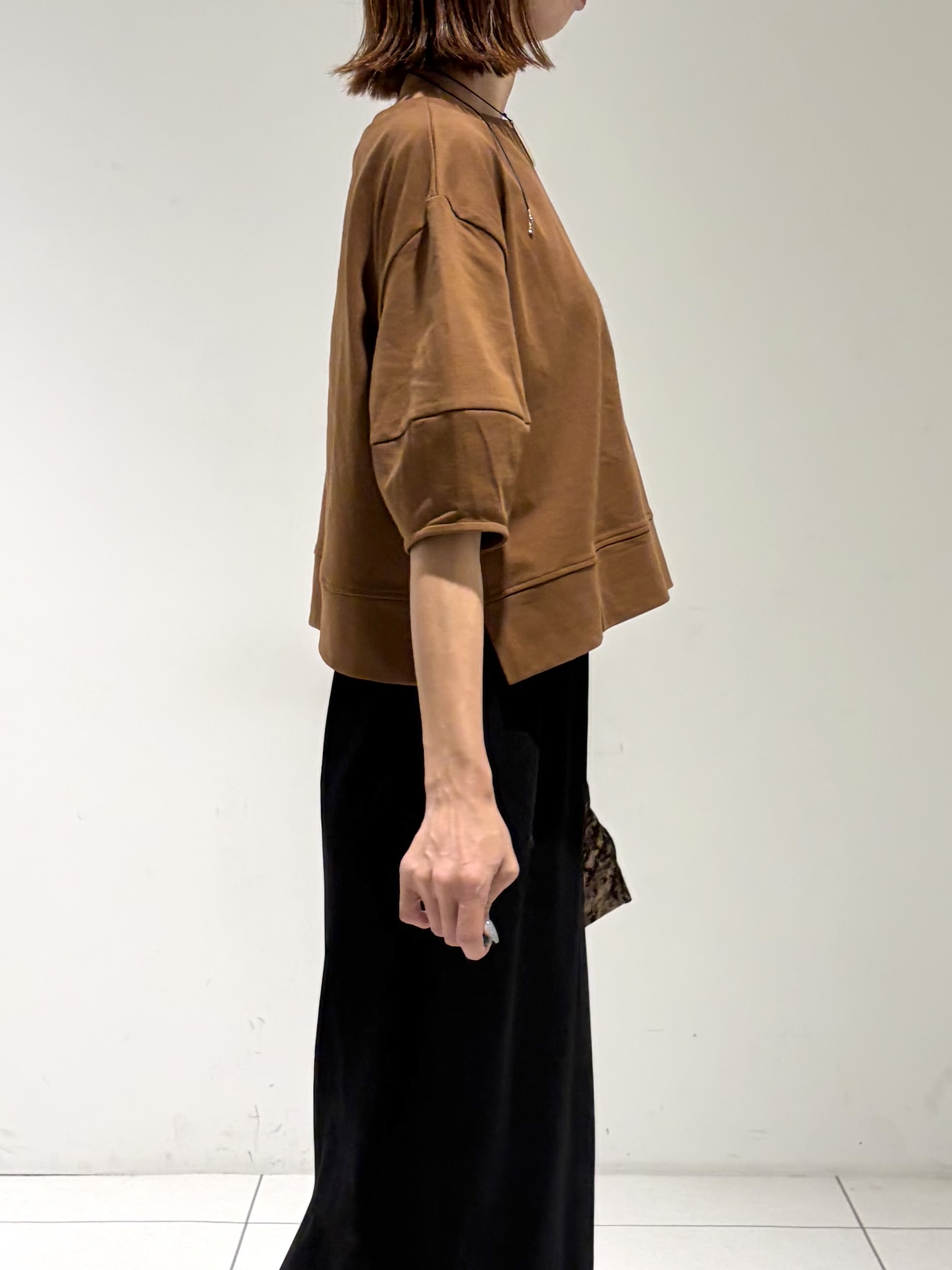 shioriさんの「INDIVI｜ハーフスリーブフォルムカットソー【接触冷感／新色追加】」を使ったコーディネート