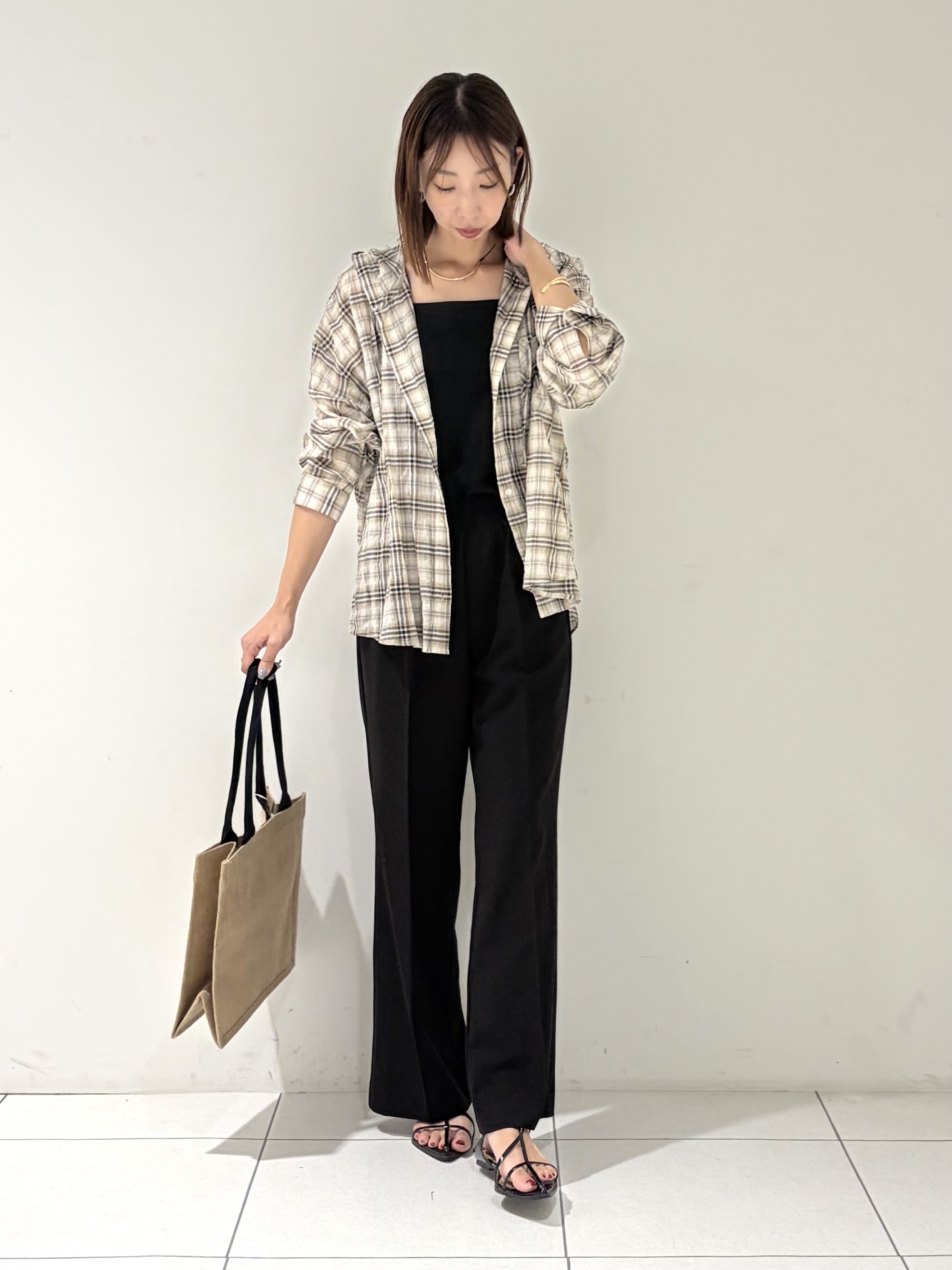 shioriさんの「INDIVI｜フード付 シアーチェックシャツ」を使ったコーディネート