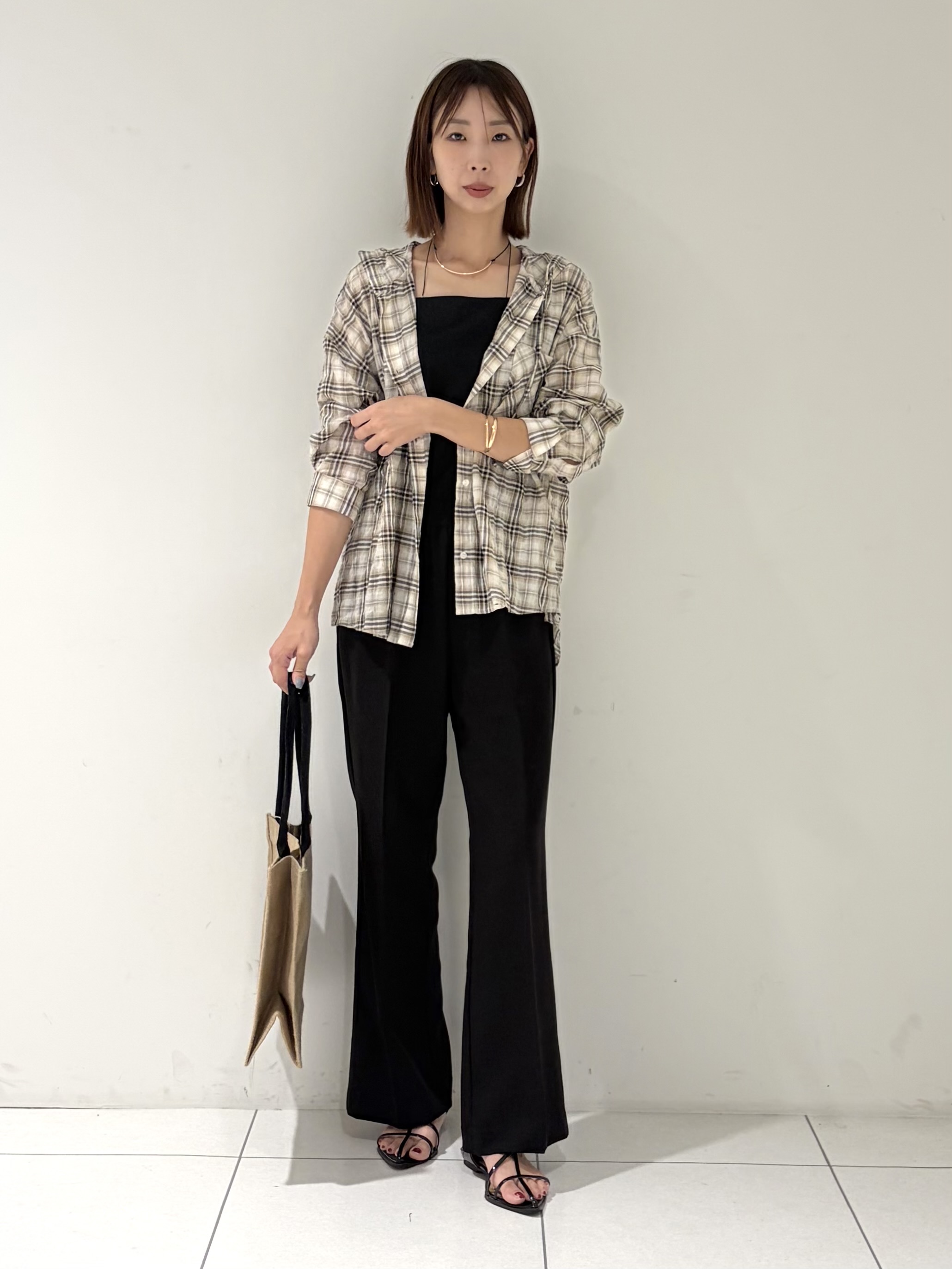 shioriさんの「INDIVI｜フード付 シアーチェックシャツ」を使ったコーディネート