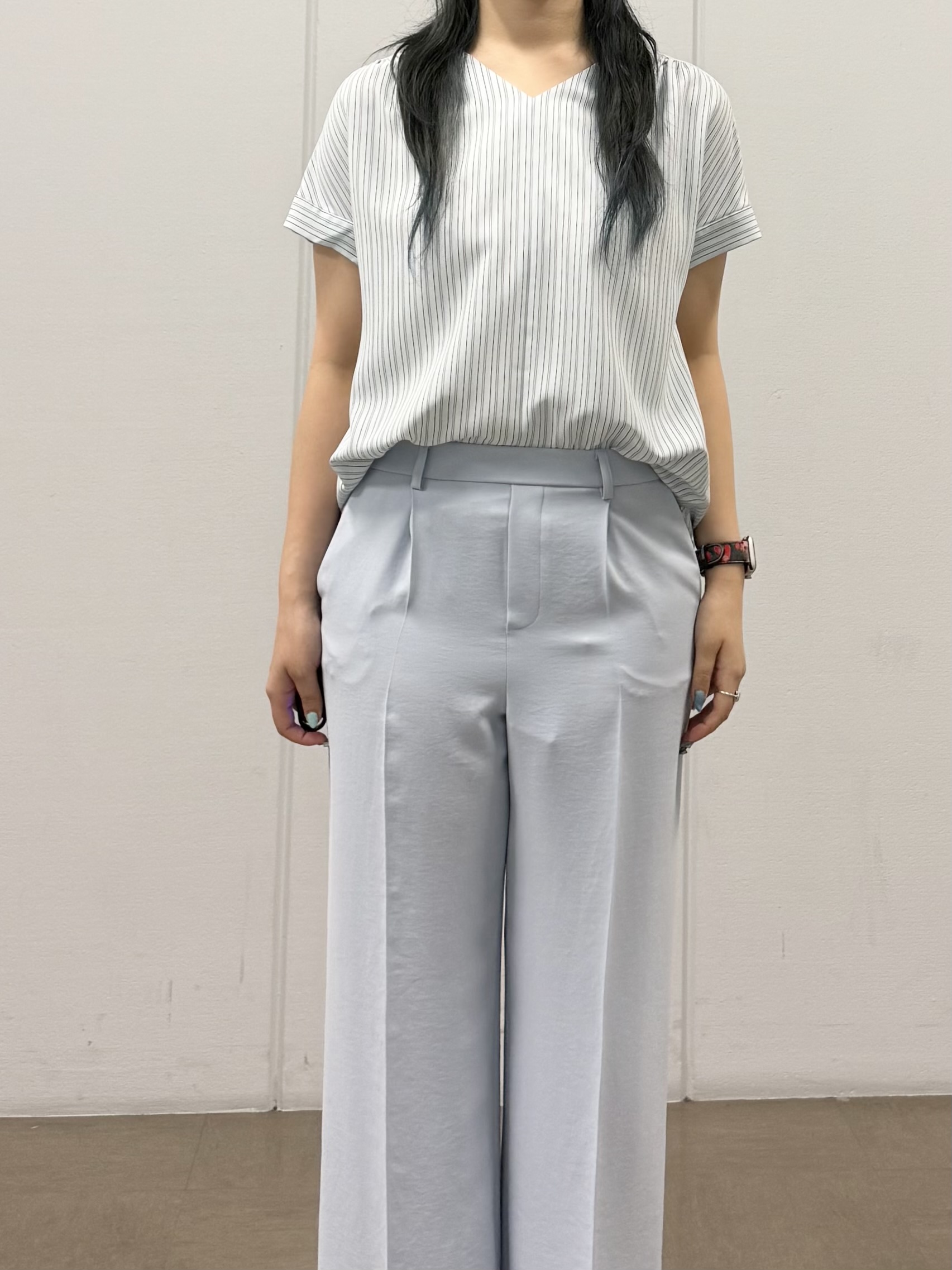 mizukiさんの「INDIVI｜【清涼感／UVケア／接触冷感】Vネックストライプブラウス」を使ったコーディネート