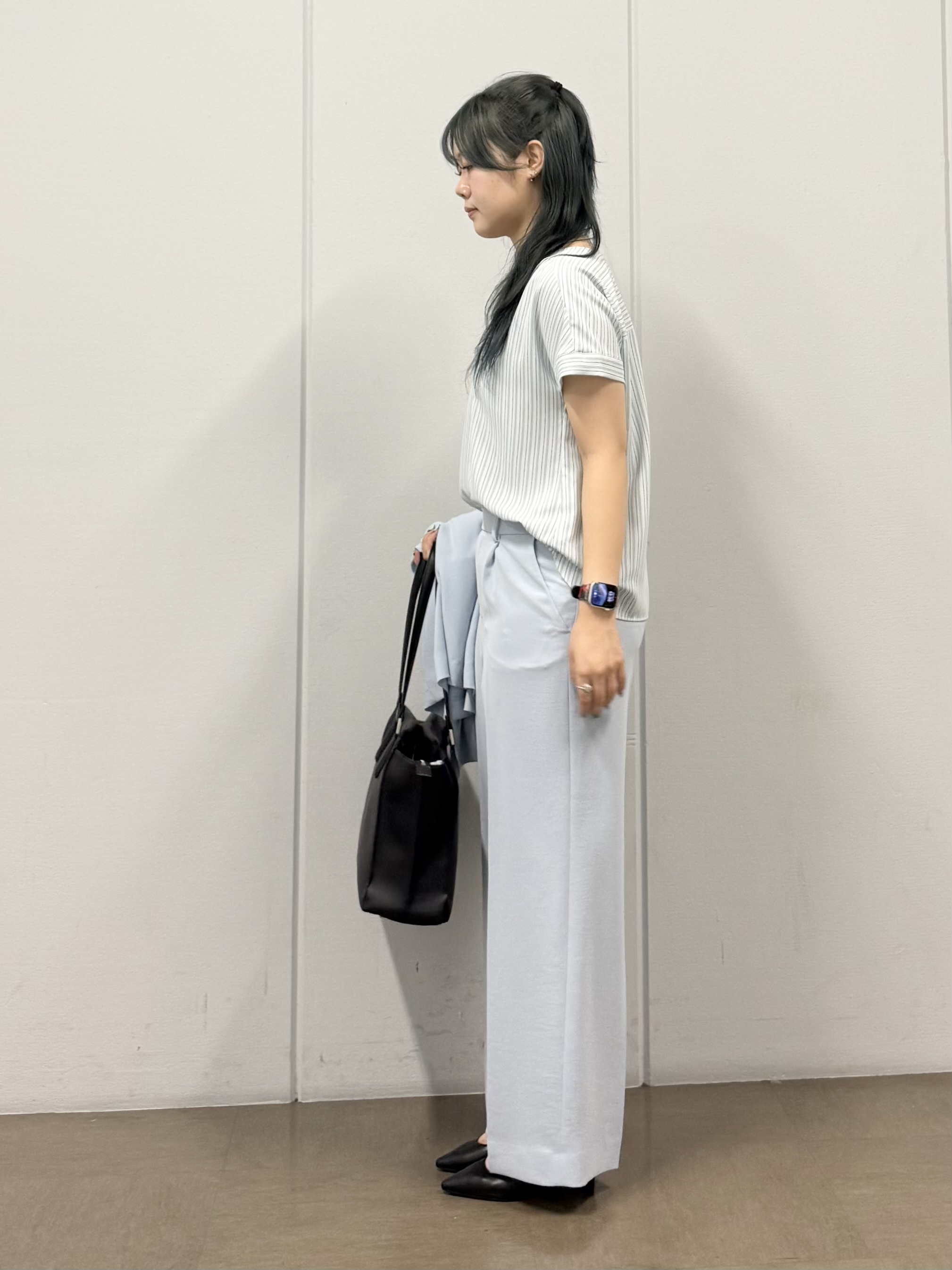 mizukiさんの「INDIVI｜【清涼感／UVケア／接触冷感】Vネックストライプブラウス」を使ったコーディネート
