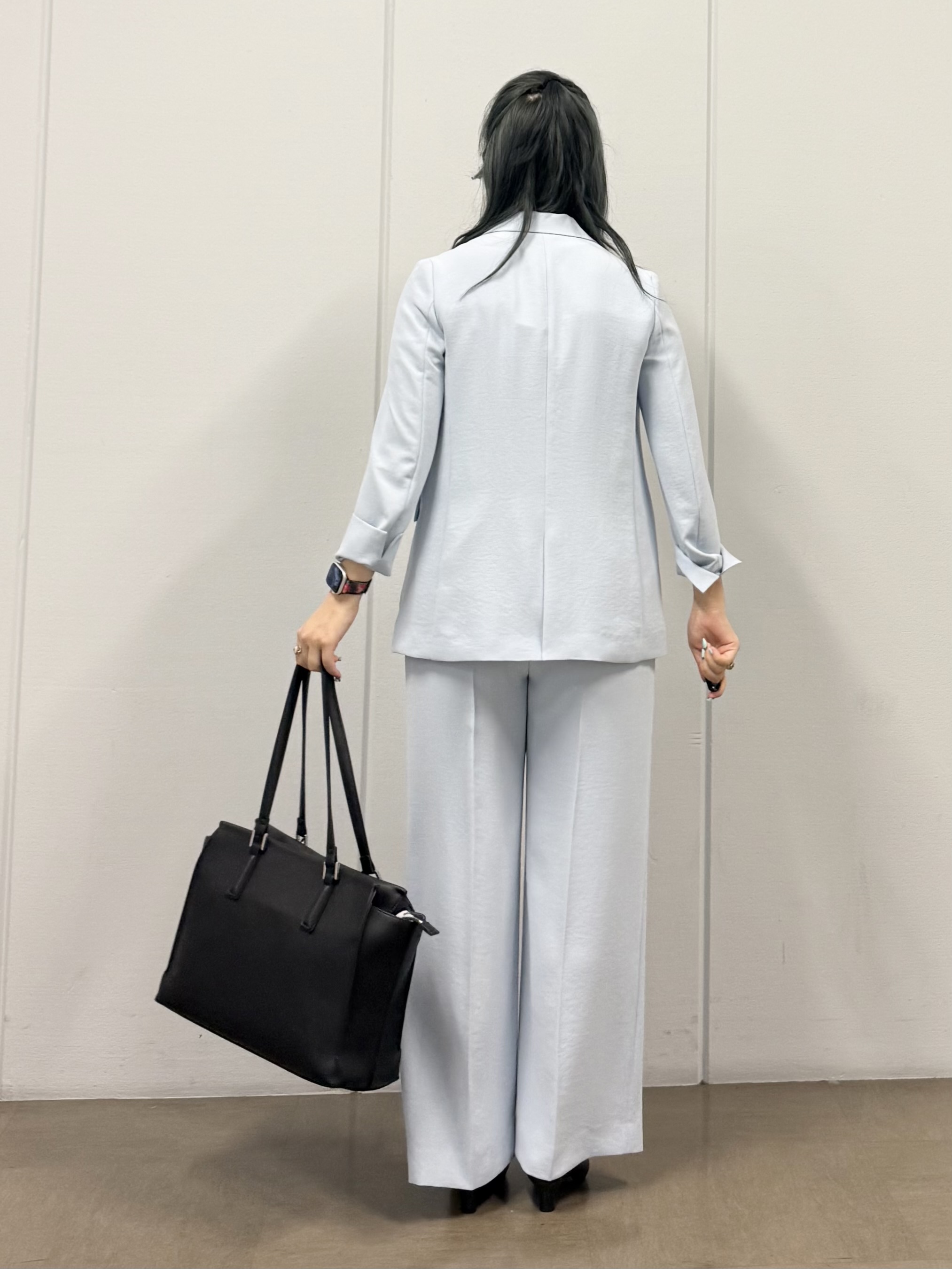 mizukiさんの「INDIVI｜【清涼感／UVケア／接触冷感】Vネックストライプブラウス」を使ったコーディネート