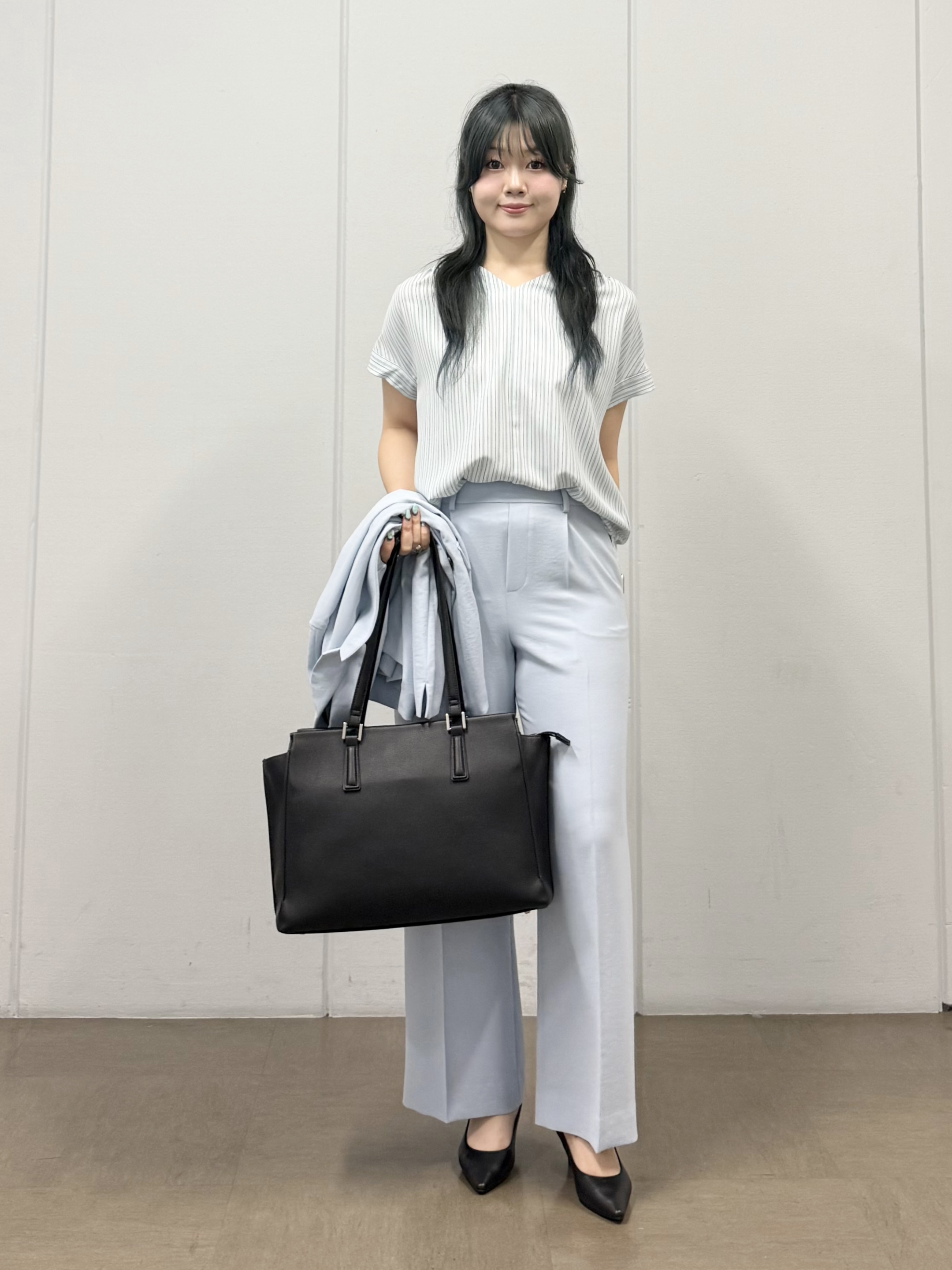mizukiさんの「INDIVI｜【清涼感／UVケア／接触冷感】Vネックストライプブラウス」を使ったコーディネート