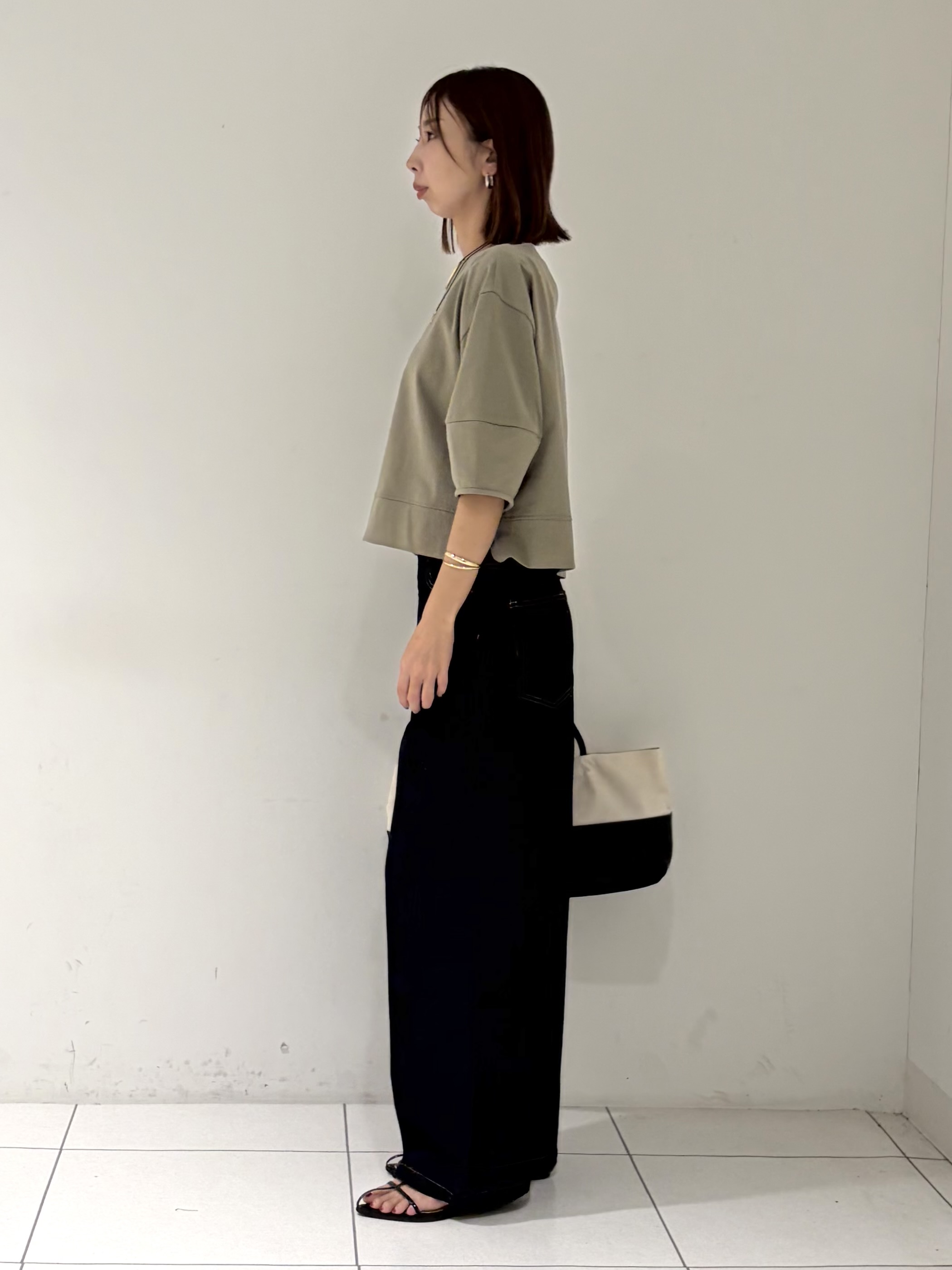 shioriさんの「INDIVI｜ハーフスリーブフォルムカットソー【再入荷／マシンウォッシュ／接触冷感】」を使ったコーディネート