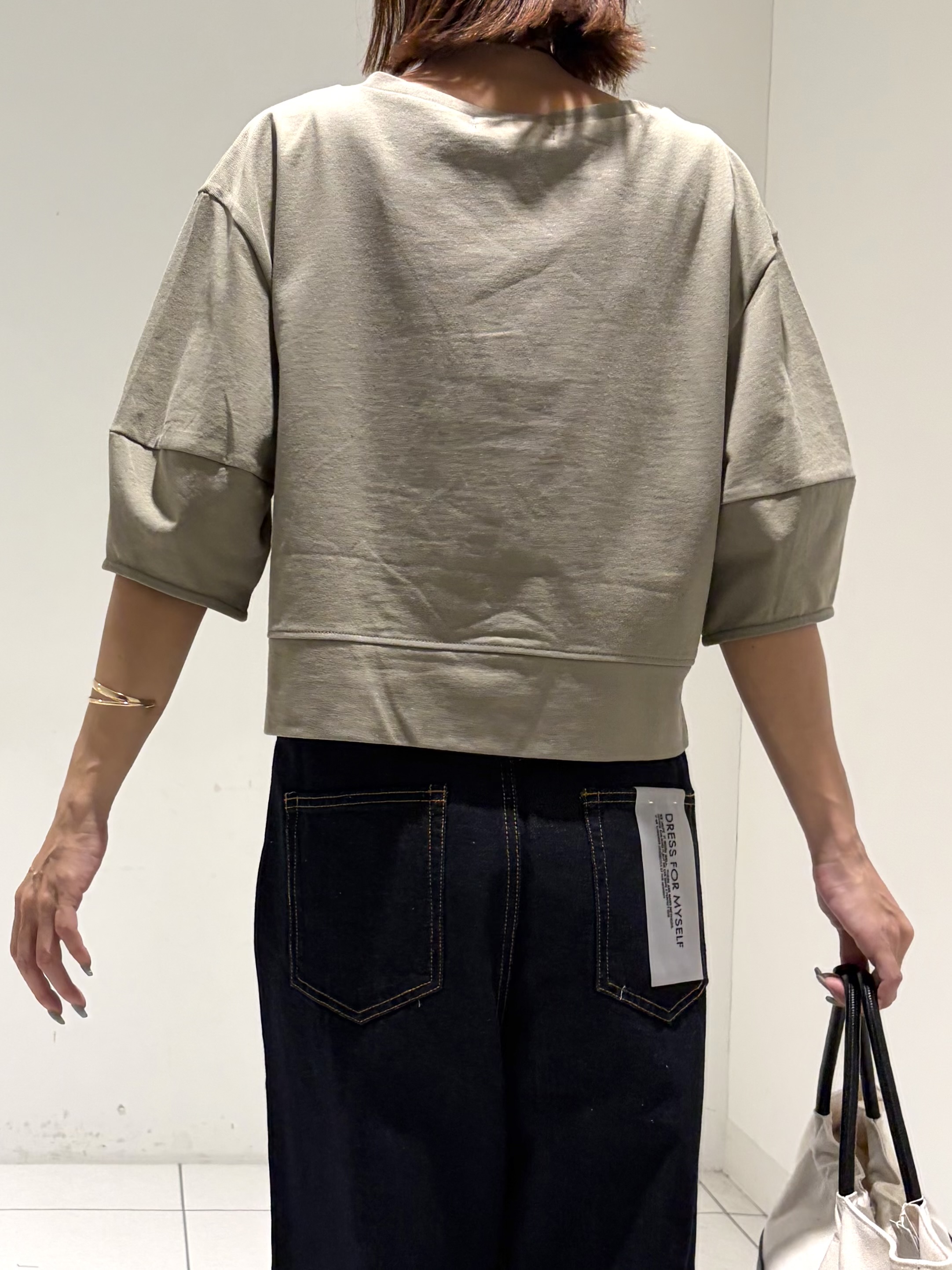 shioriさんの「INDIVI｜ハーフスリーブフォルムカットソー【再入荷／マシンウォッシュ／接触冷感】」を使ったコーディネート