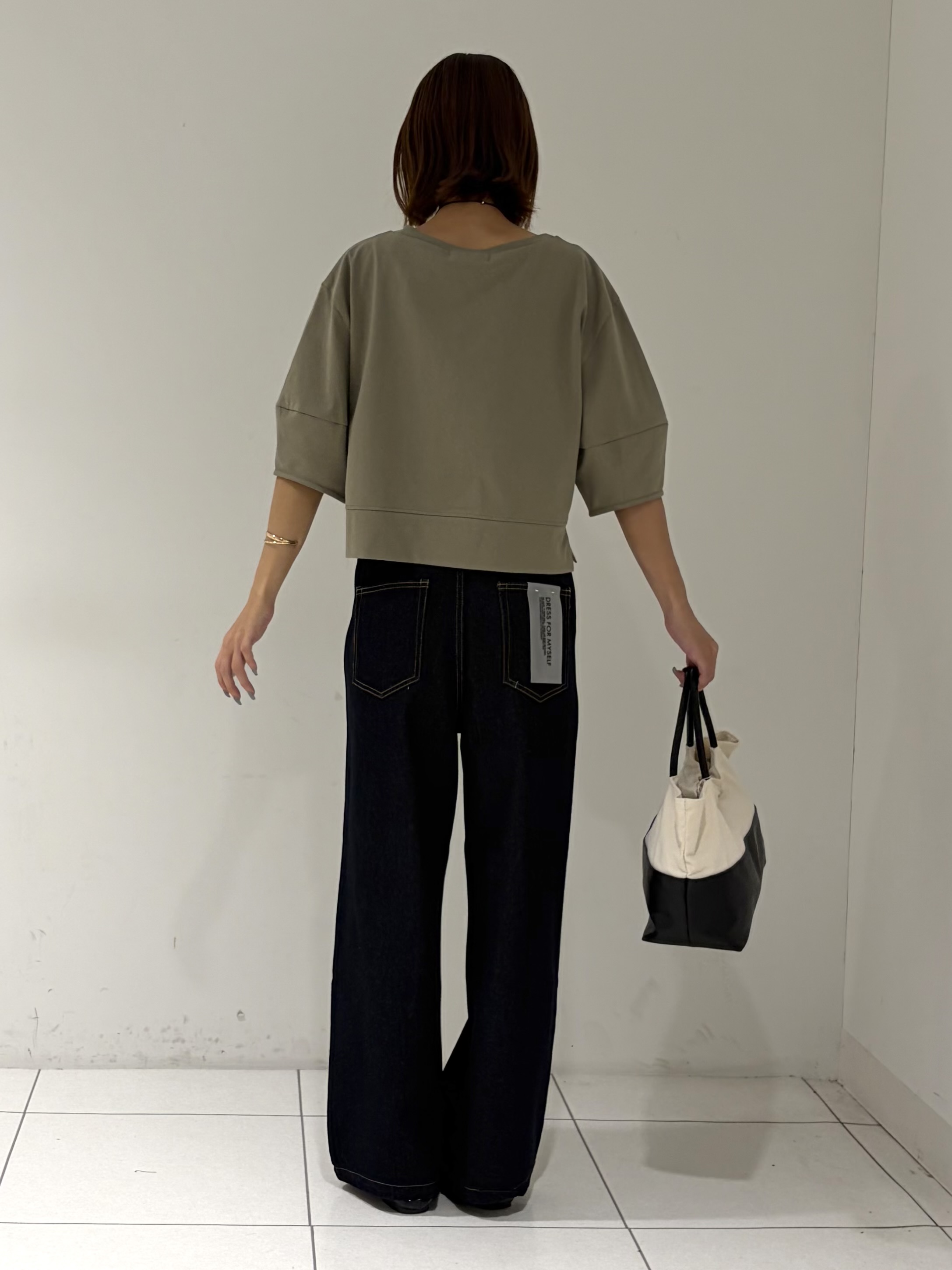 shioriさんの「INDIVI｜ハーフスリーブフォルムカットソー【再入荷／マシンウォッシュ／接触冷感】」を使ったコーディネート
