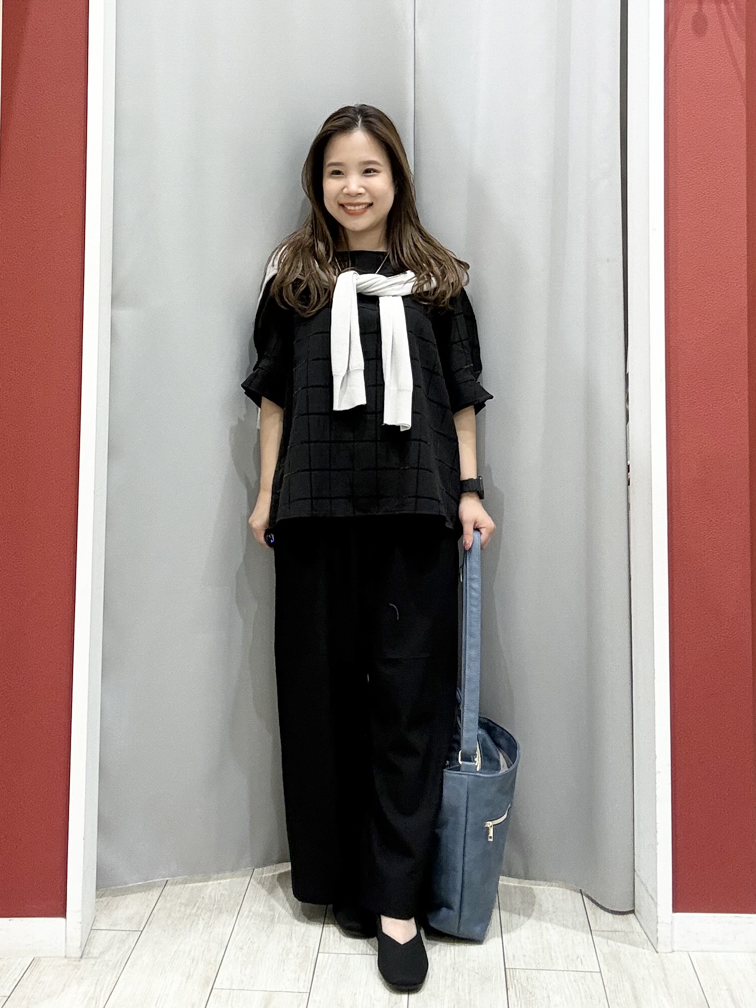 shioさんの「SHOO･LA･RUE｜【洗濯機可/S-LL】金ボタンが上品に。さらさらタッチカーディガン」を使ったコーディネート