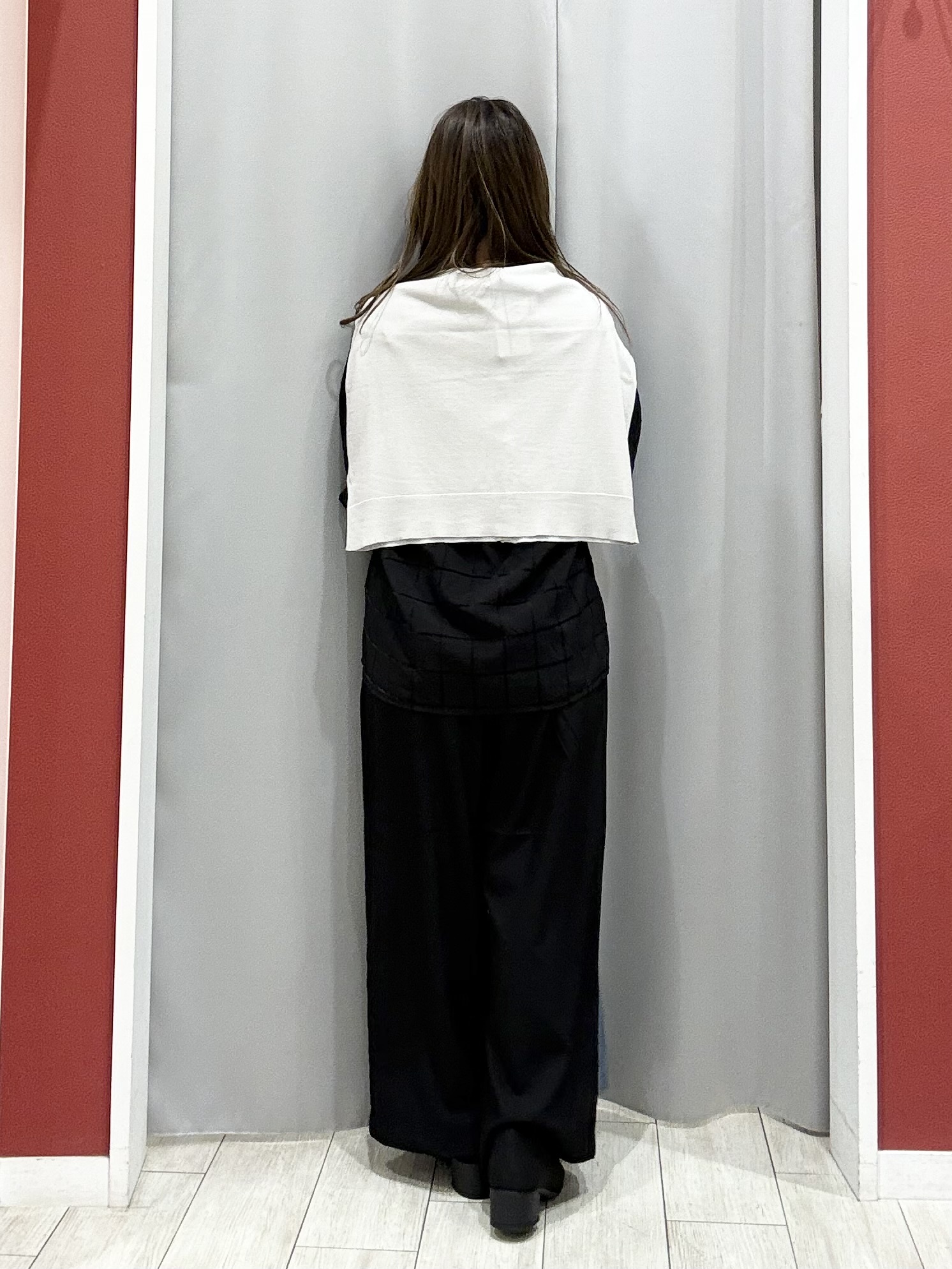 shioさんの「SHOO･LA･RUE｜【洗濯機可/S-LL】金ボタンが上品に。さらさらタッチカーディガン」を使ったコーディネート