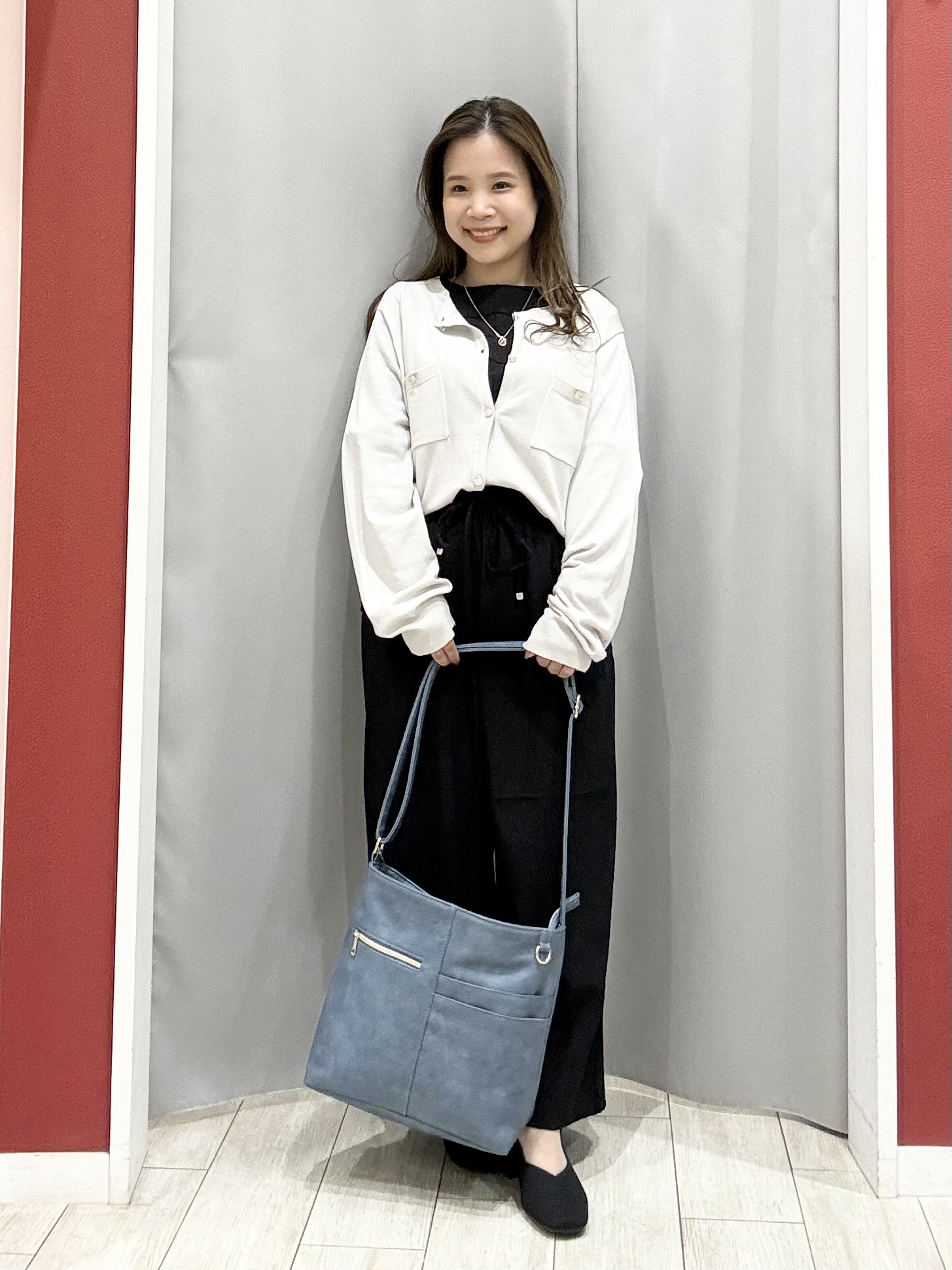 shioさんの「SHOO･LA･RUE｜【洗濯機可/S-LL】金ボタンが上品に。さらさらタッチカーディガン」を使ったコーディネート