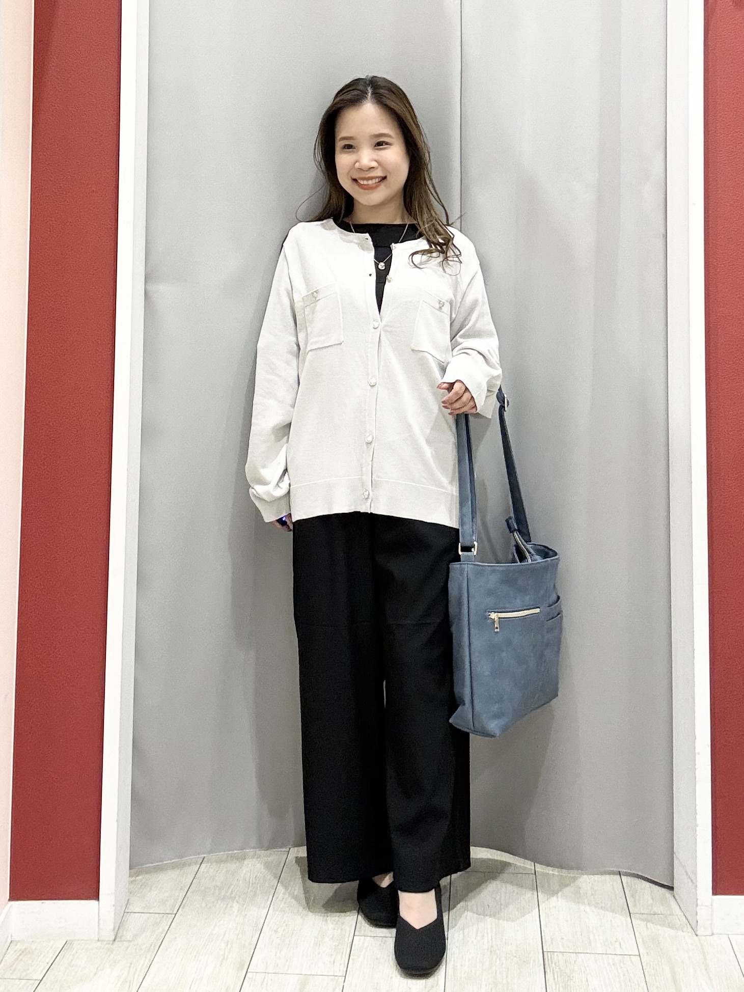 shioさんの「SHOO･LA･RUE｜【洗濯機可/S-LL】金ボタンが上品に。さらさらタッチカーディガン」を使ったコーディネート