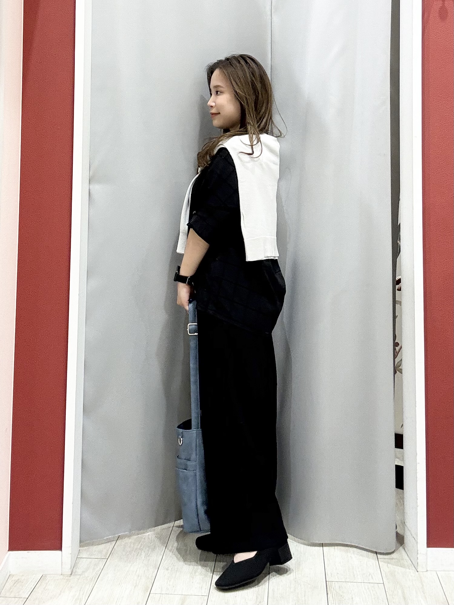 shioさんの「SHOO･LA･RUE｜【洗濯機可/S-LL】金ボタンが上品に。さらさらタッチカーディガン」を使ったコーディネート