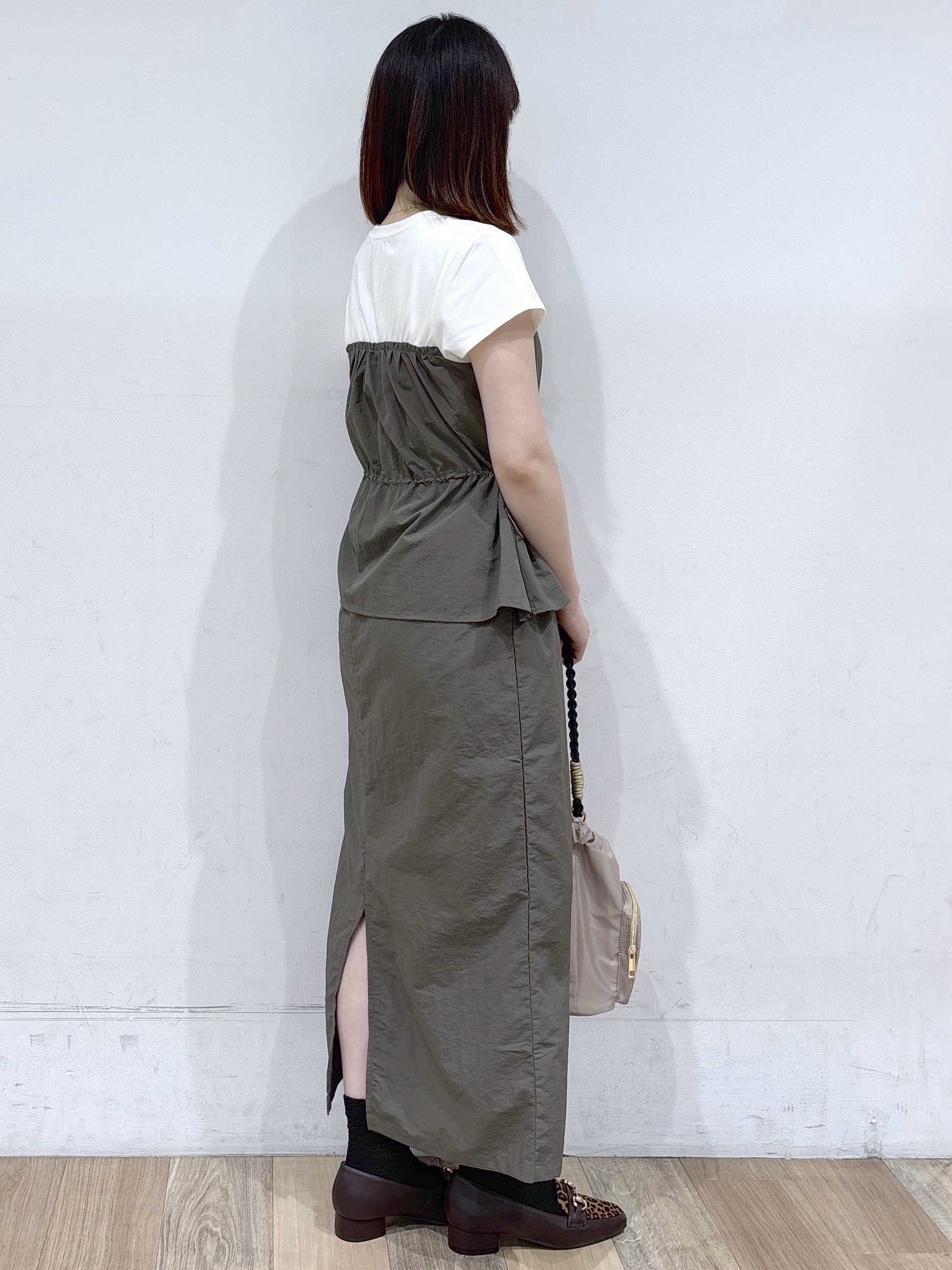 るーさんの「grove｜【低身長さんも選べる着丈・洗濯機◎】1枚で旬顔！Tシャツドッキングドロストワンピース」を使ったコーディネート