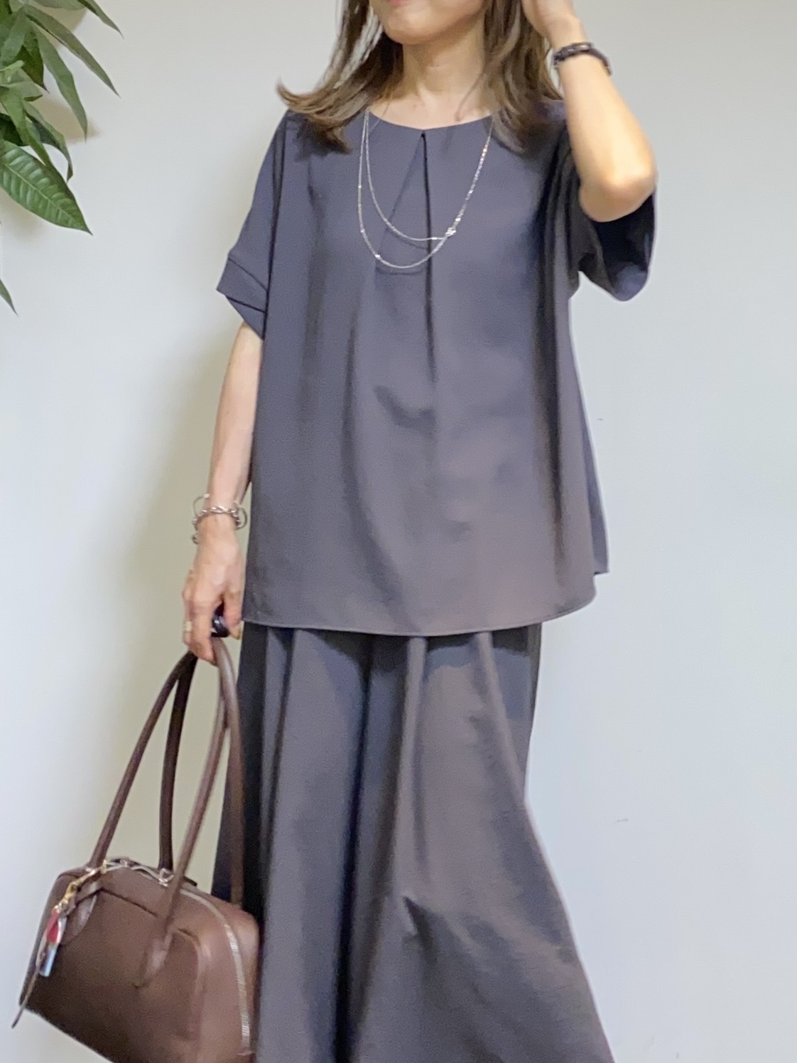 tomoさんの「UNTITLED｜【セットアップ可/UVカット/前後2WAY】リラクシーフレンチスリーブブラウス」を使ったコーディネート